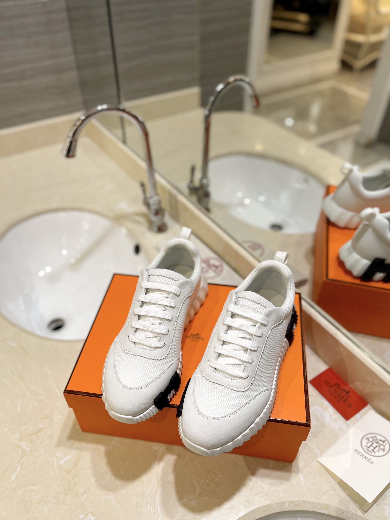 HERMES CASUAL SPORTS SHOES