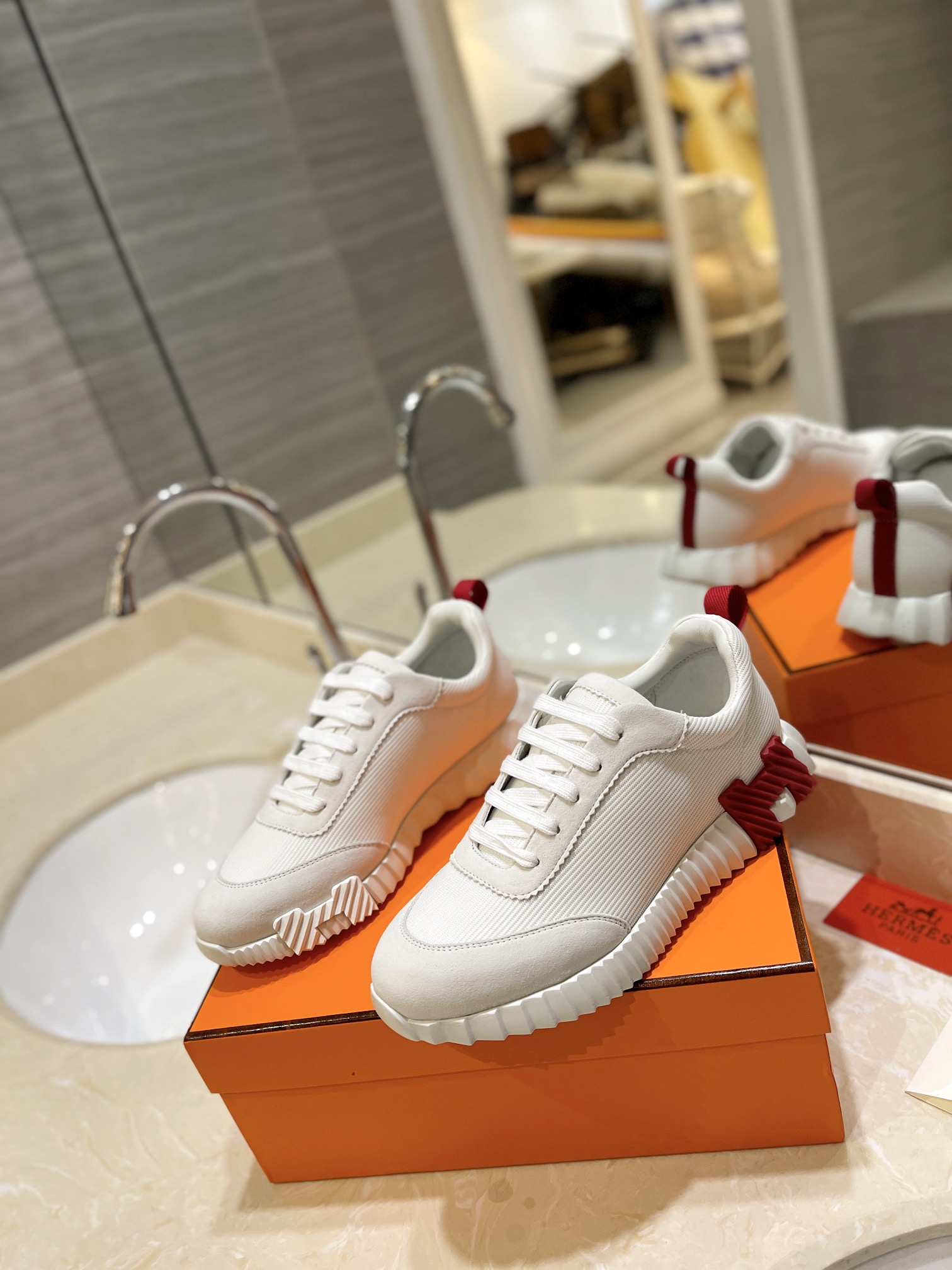 HERMES CASUAL SPORTS SHOES