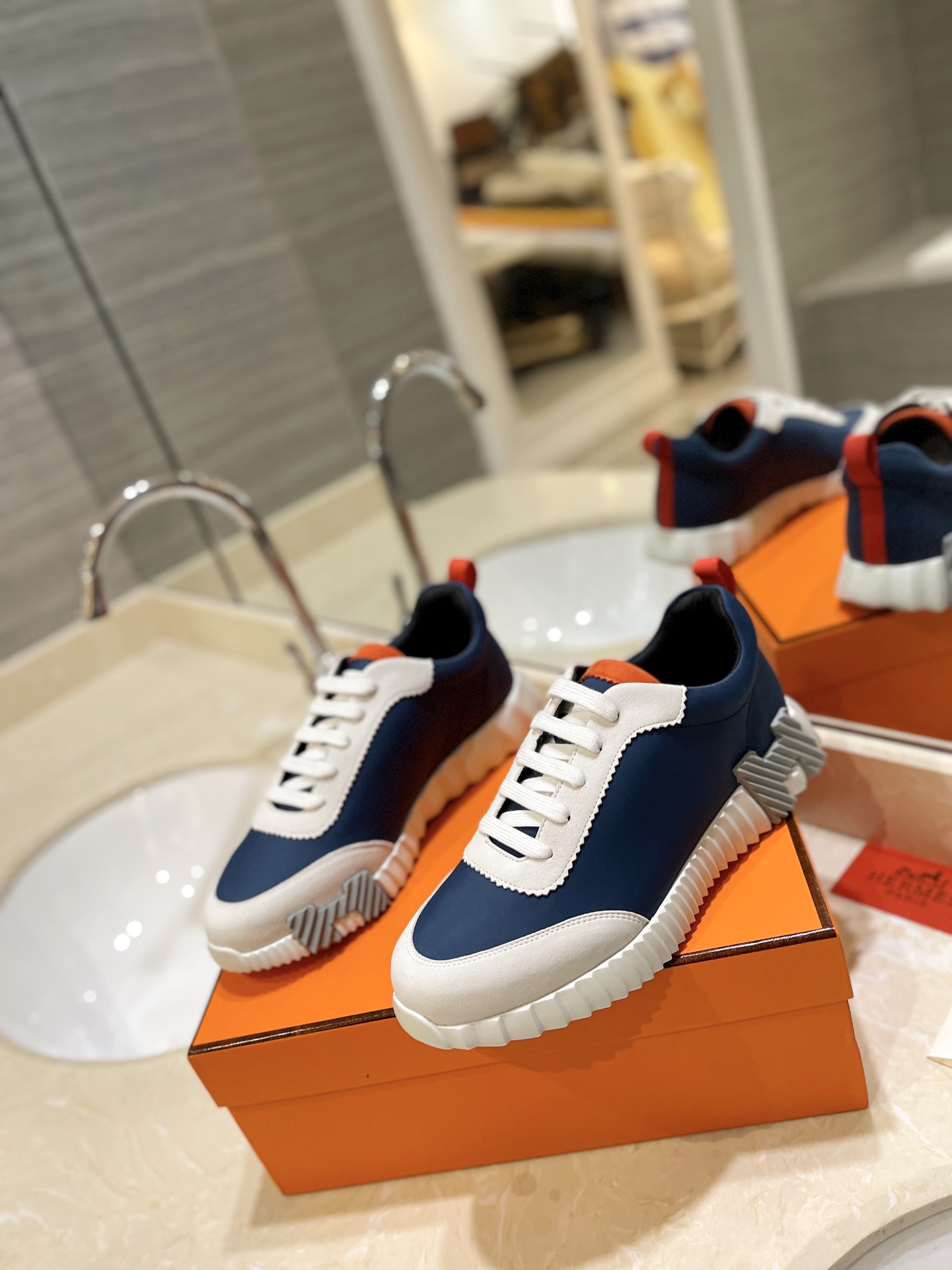 HERMES CASUAL SPORTS SHOES