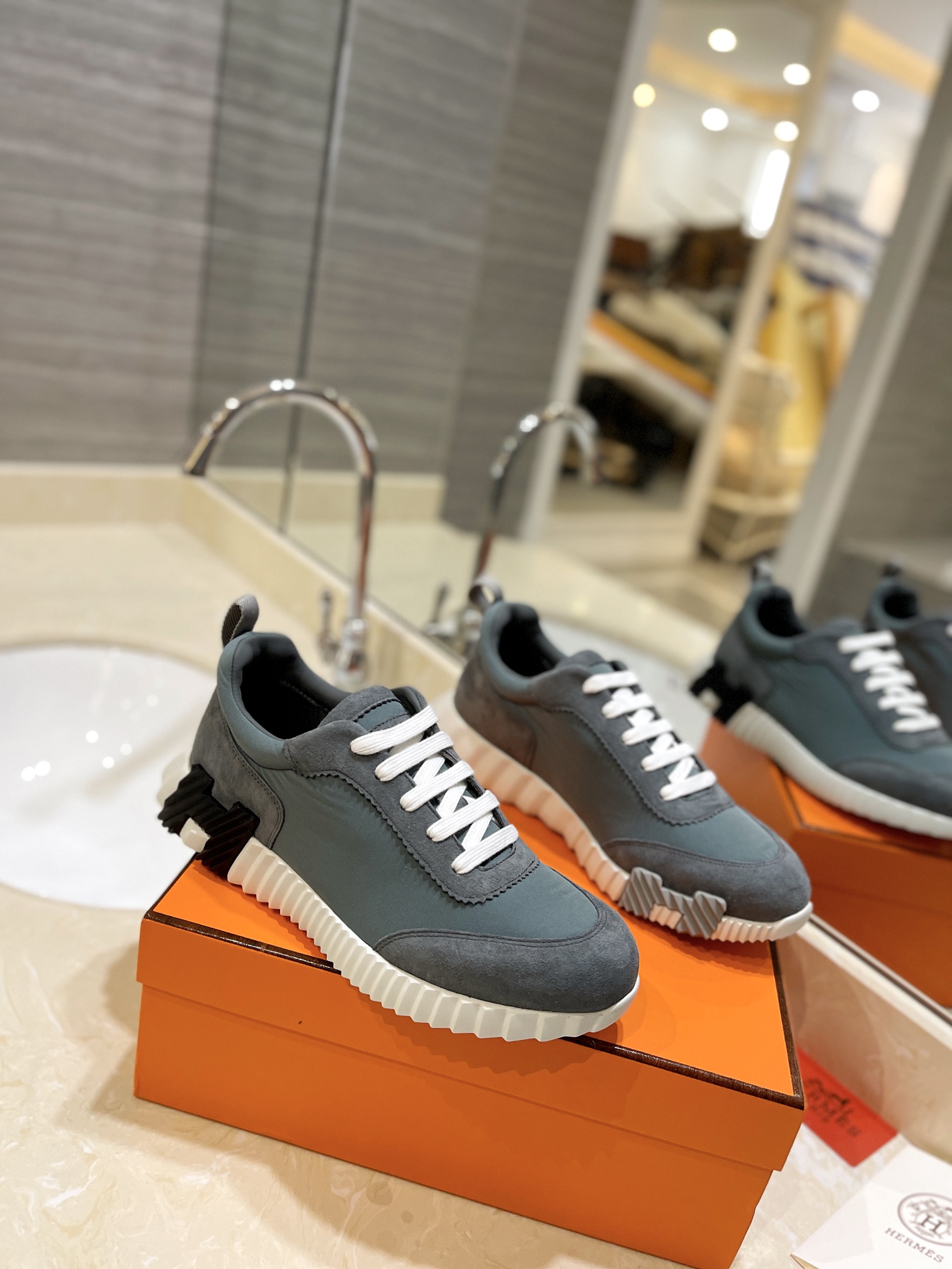 HERMES CASUAL SPORTS SHOES