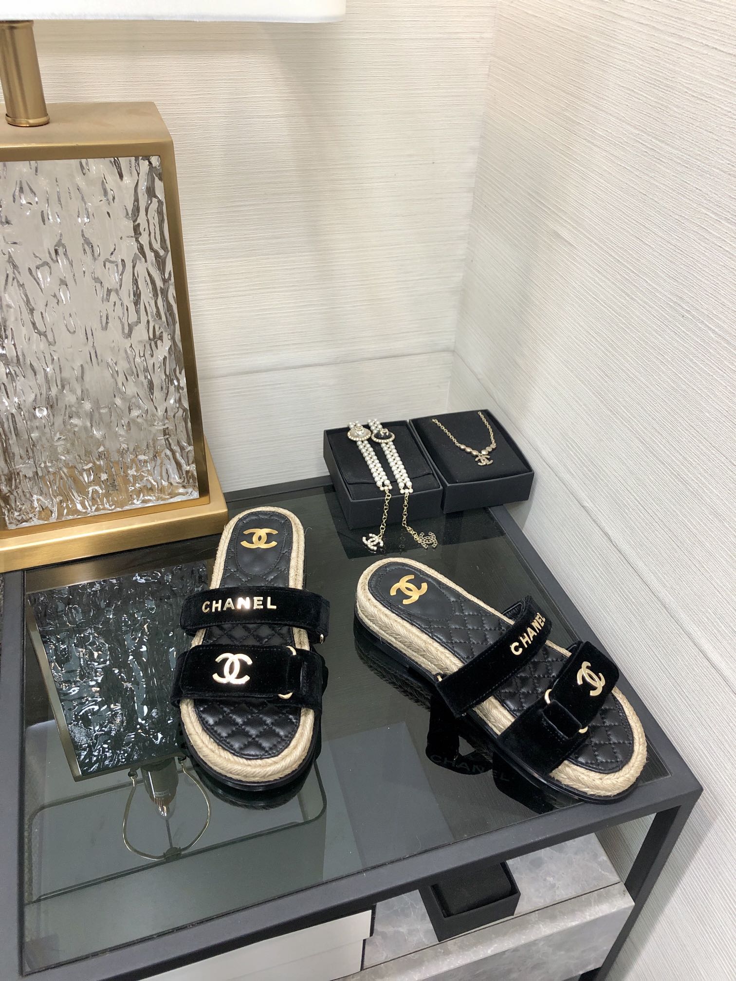 CHANEL 2023 SPRING AND SUMMER LATEST WOVEN VELCRO SLIPPERS ITALY IMPORTED MULTI-LAYER LEATHER OUTSOLE