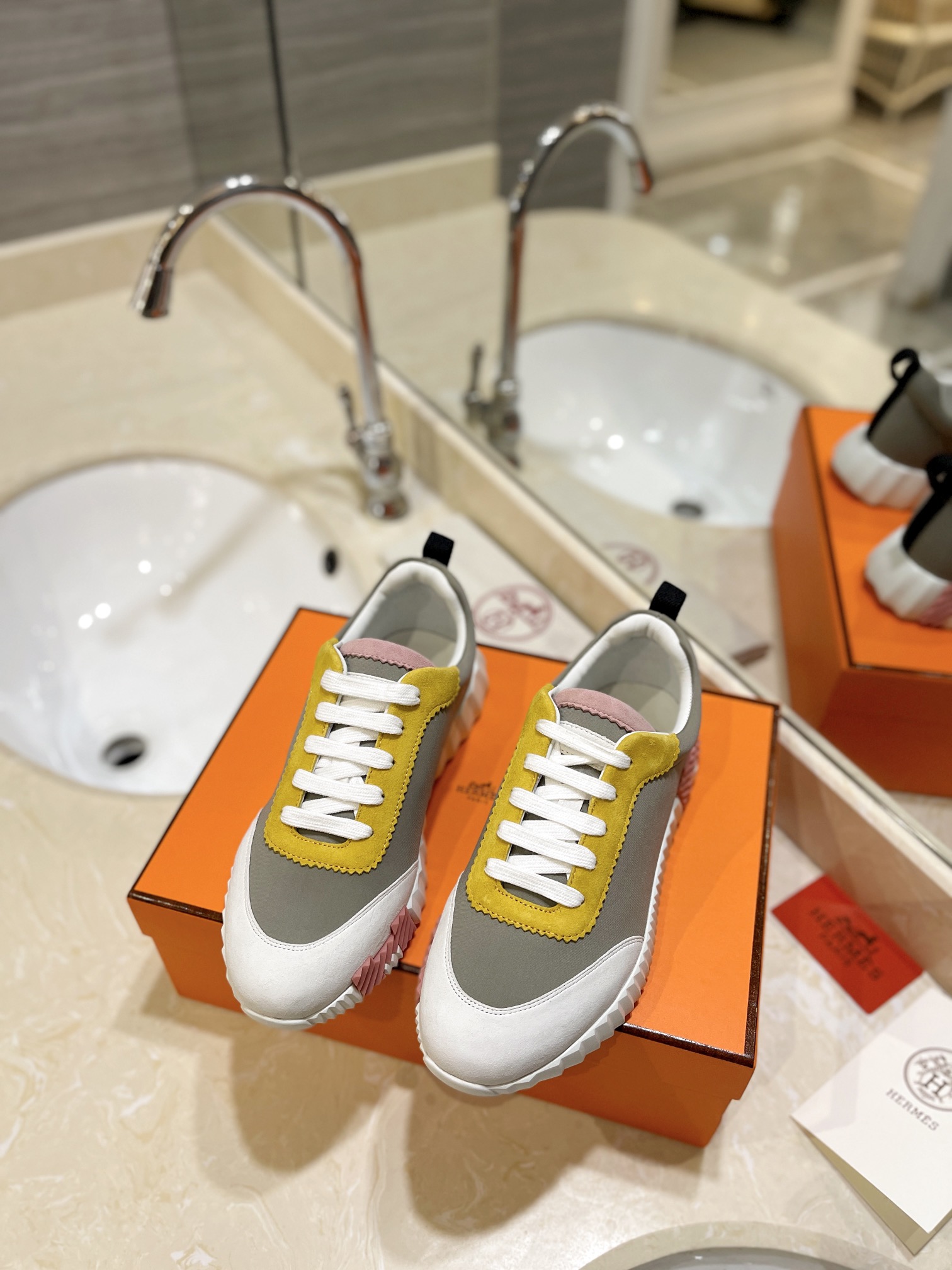 HERMES CASUAL SPORTS SHOES