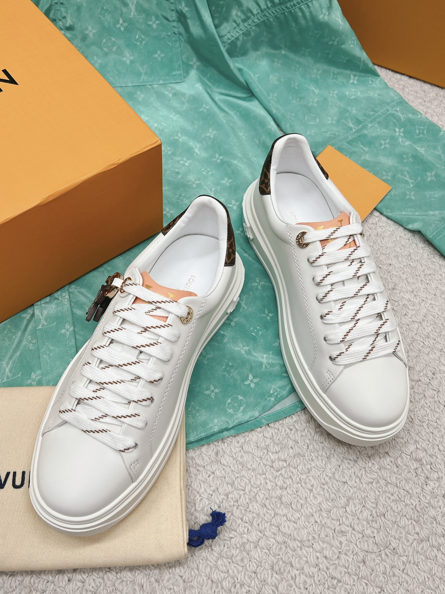 LOUIS VUITTON X YAYOI KUSAMA COOPERATION MODEL CLASSIC WHITE SHOES TIMEO UT WAVE POINT SNEAKERS