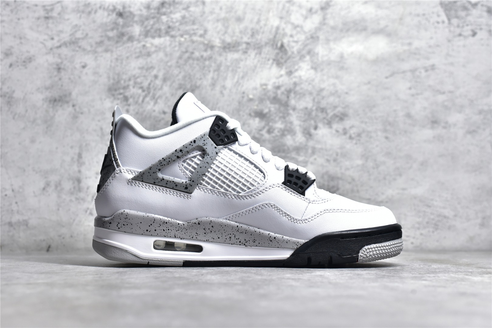 AIR JORDAN AJ4 RETRO WHITE & BLACK