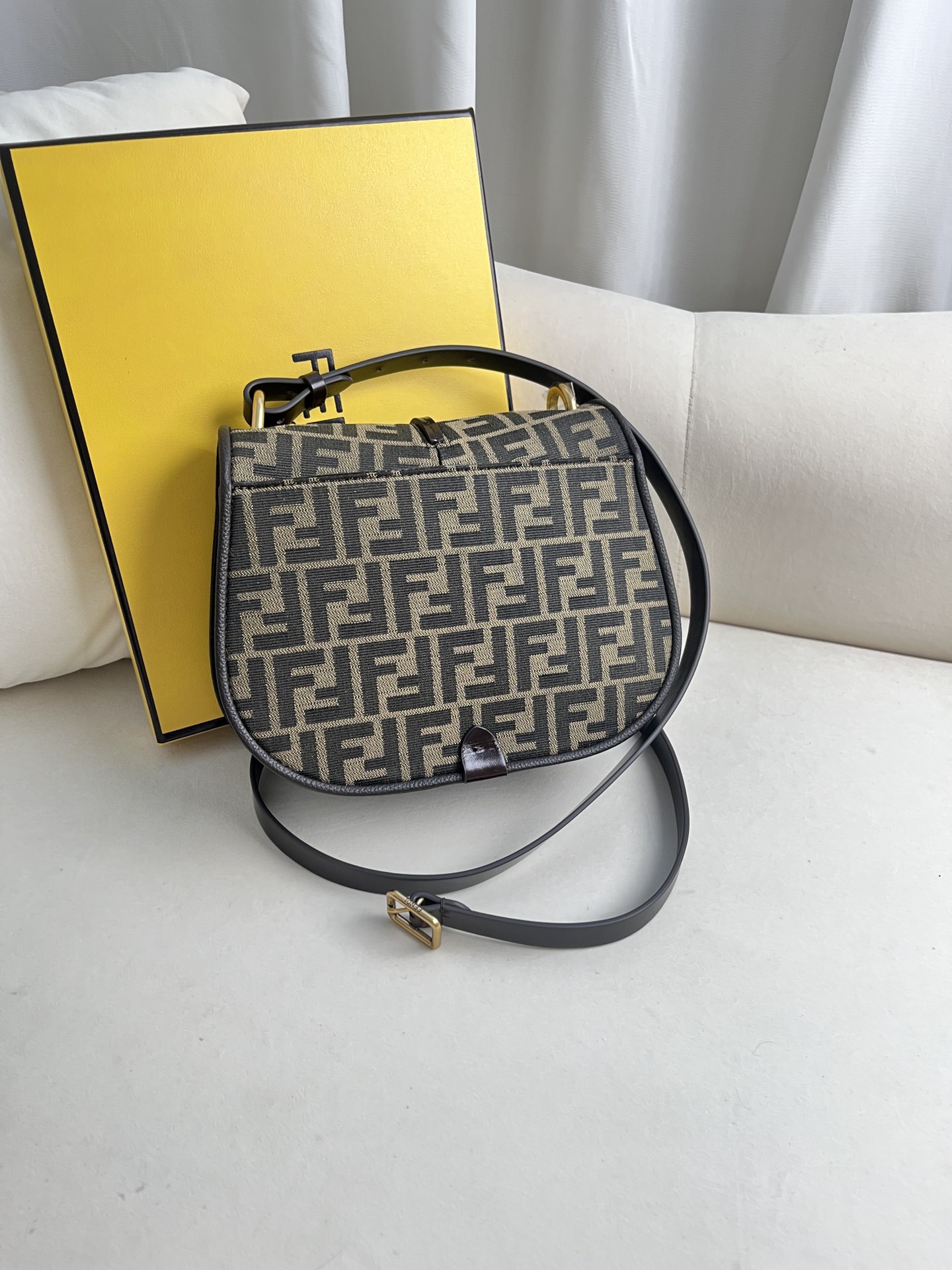 FENDI CMON MEDIUM HANDBAG MODEL NUMBER: 507