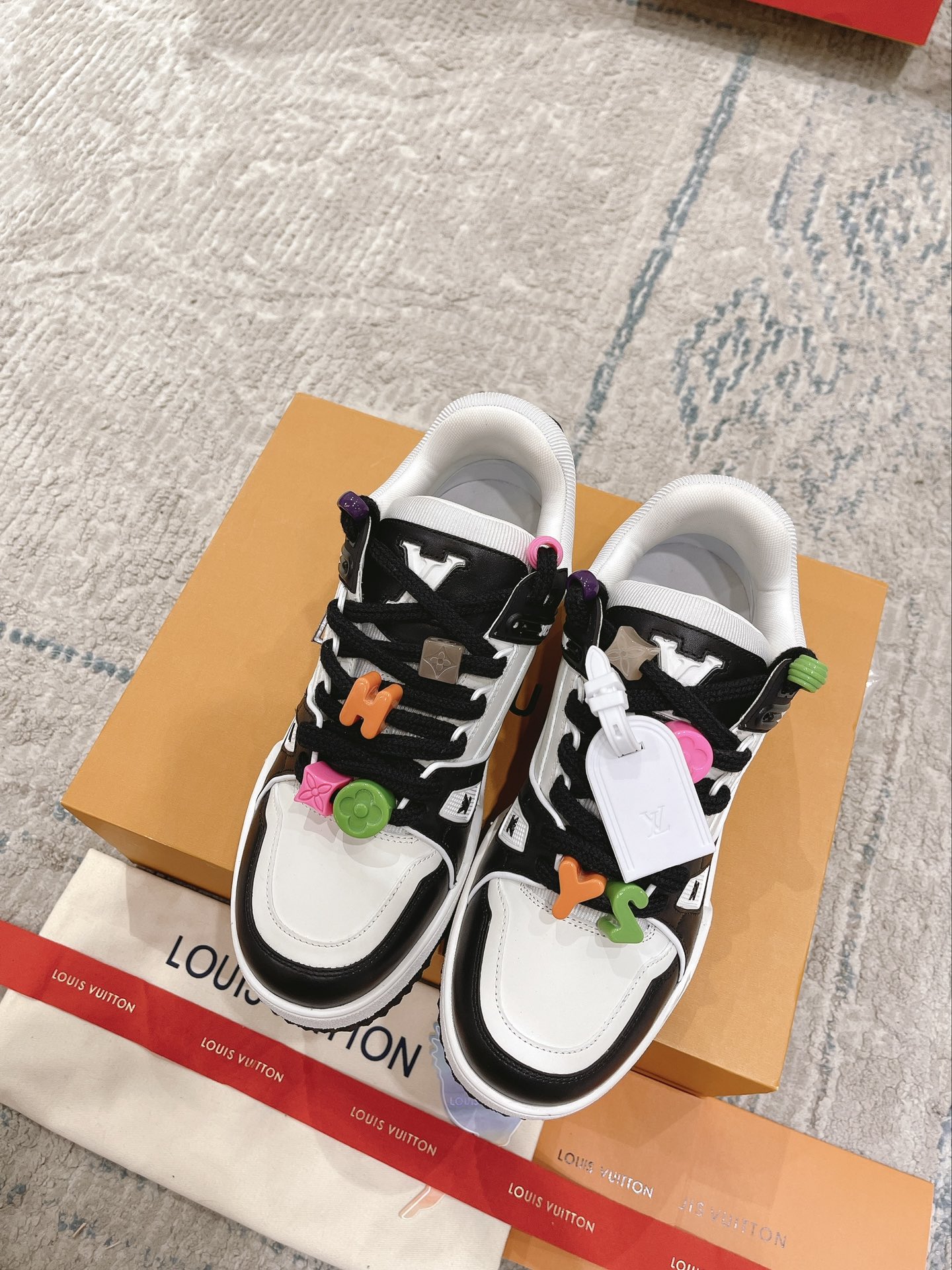 LOUIS VUITTON COUPLE MODELS DIY BUCKLE SNEAKER