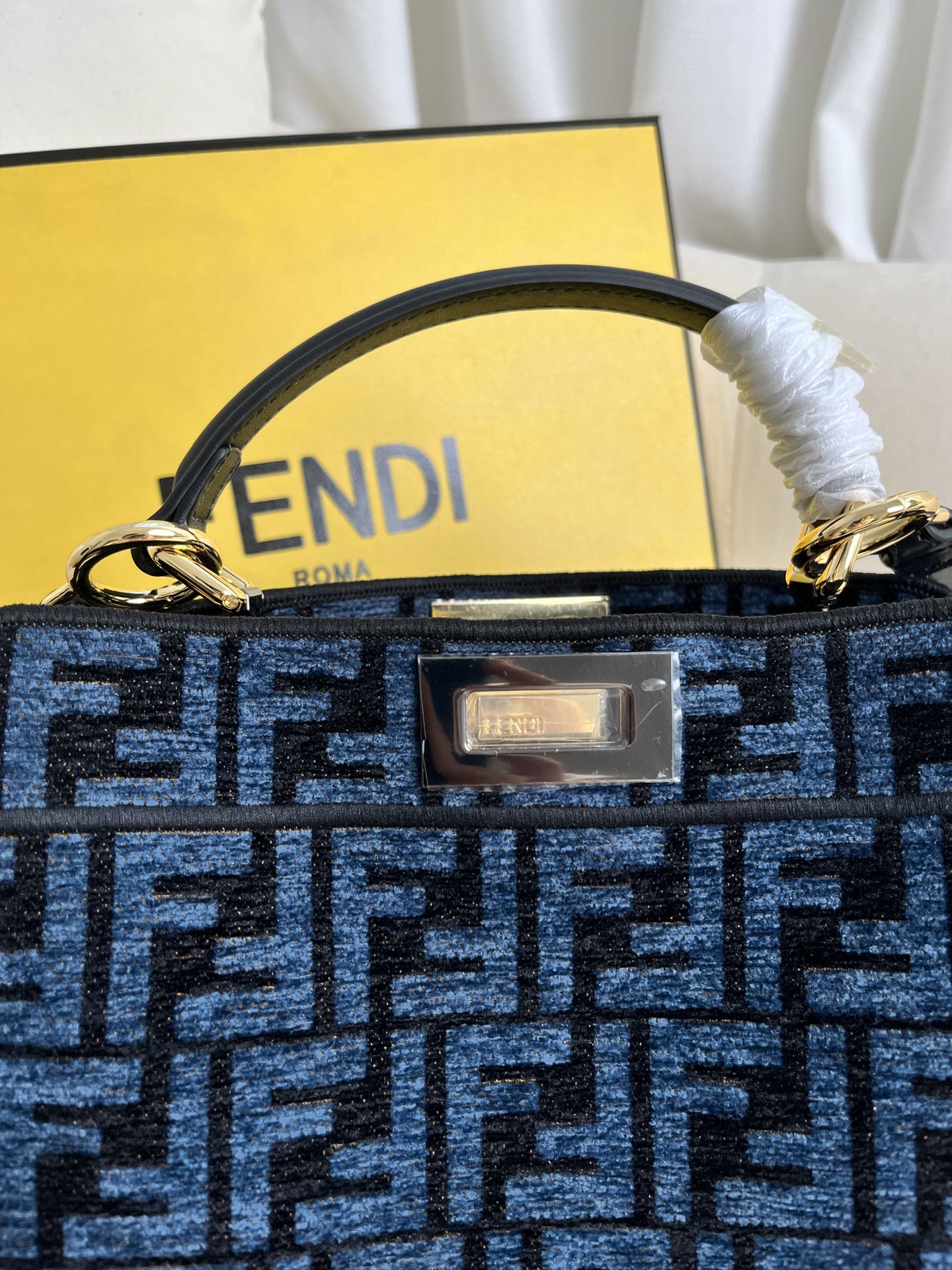 FENDI PEEKABOO ISEEU SMALL HANDBAG MODEL NUMBER: 0229