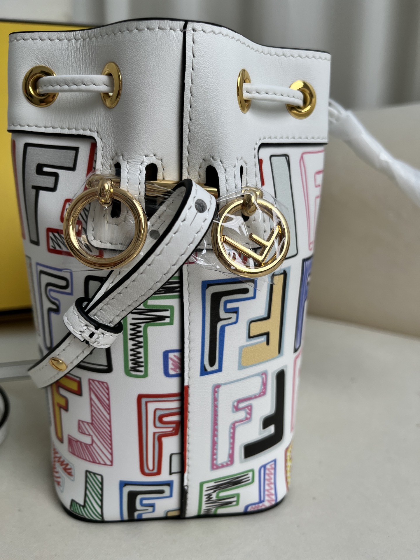 FENDI NEW MON TRESOR BAG 010 COLOR PRINTING BUCKET BAG