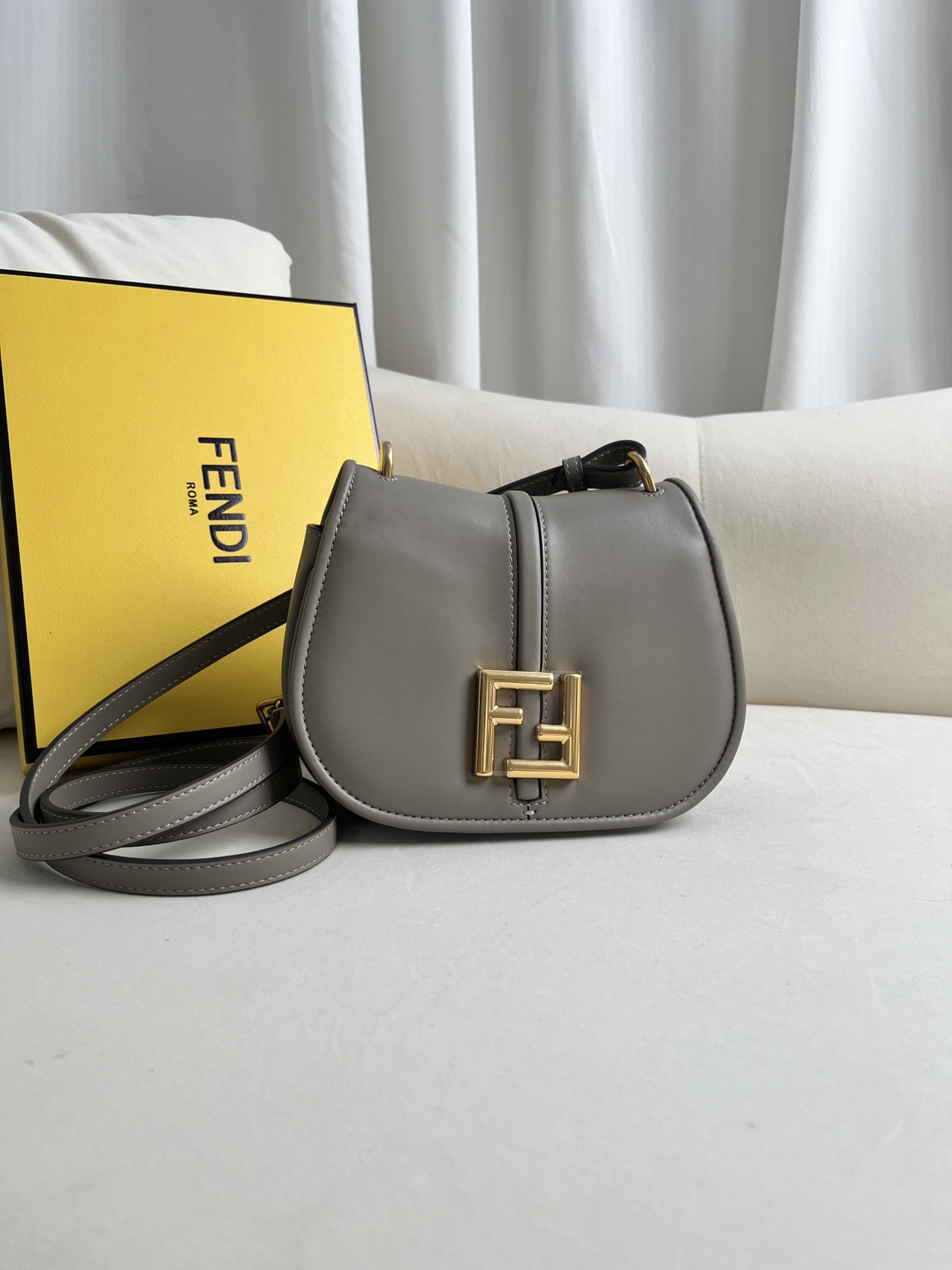 FENDI CMON SMALL HANDBAG MODEL: 508