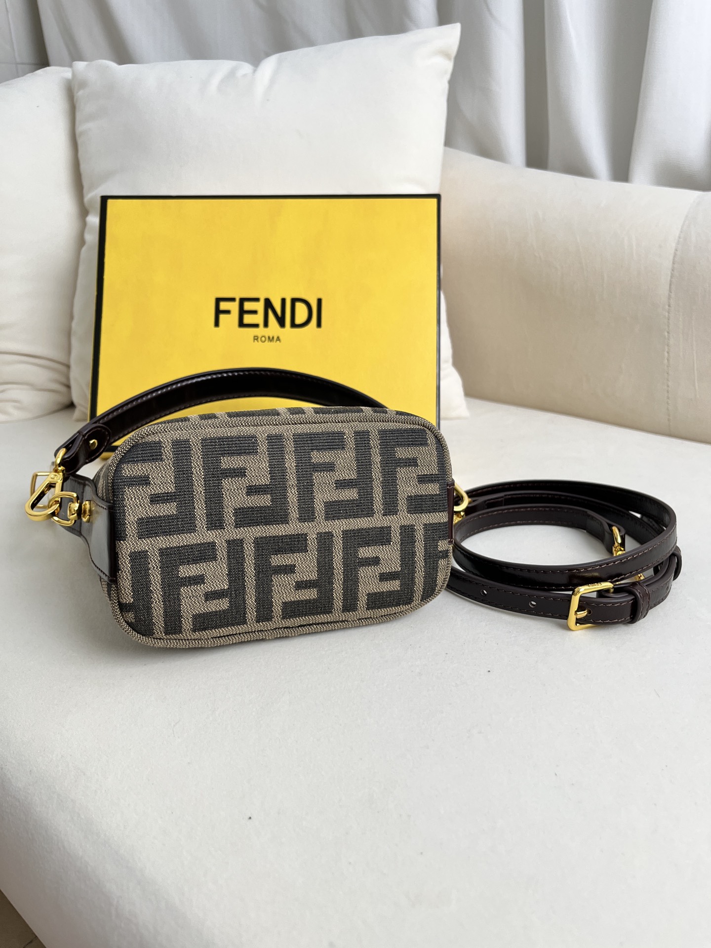 FENDI SUPER HOT LUNCH BOX MIDDLE ANCIENT BAG MODEL NUMBER: 016