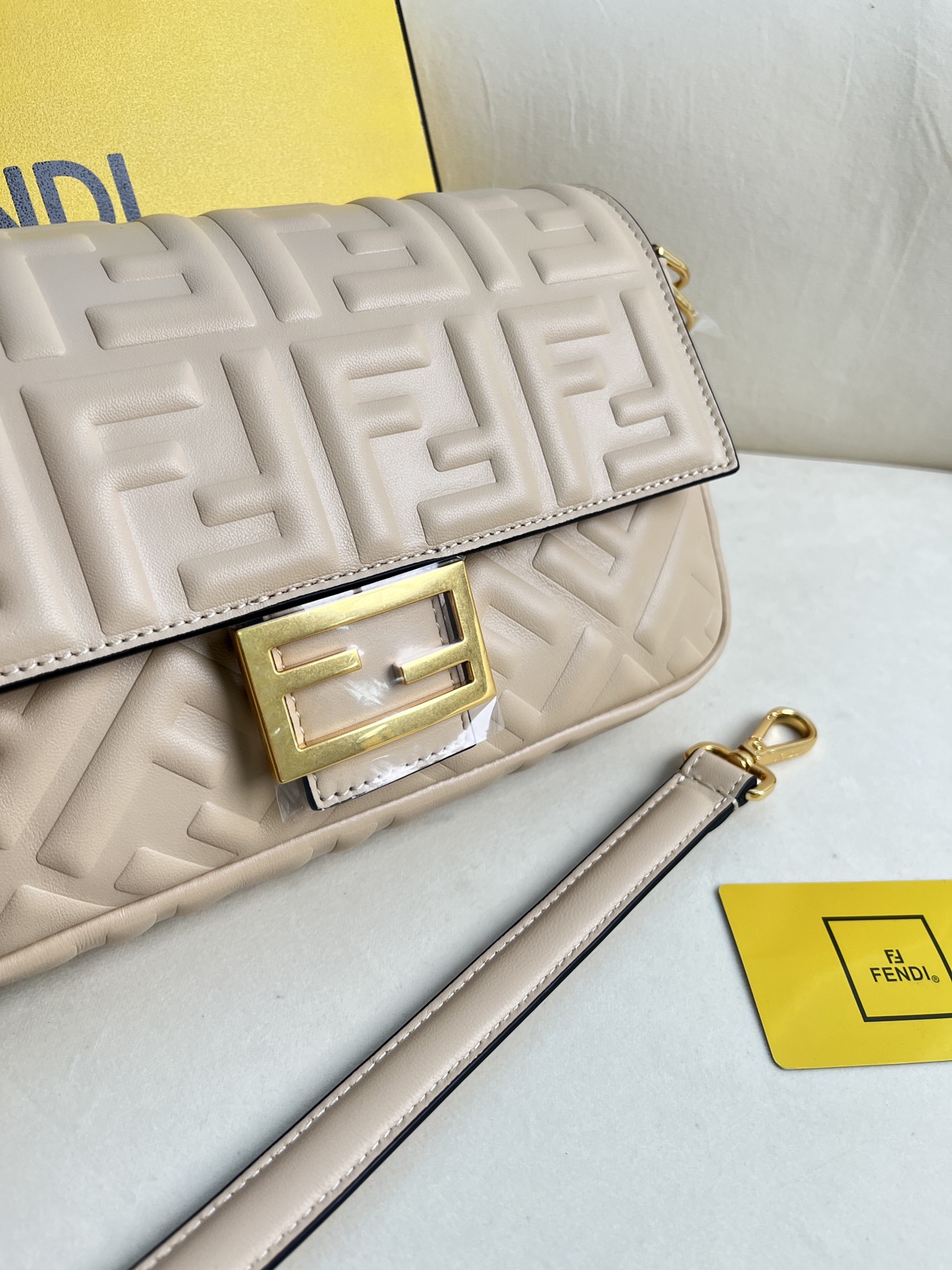 FENDI BAGUETTE LEATHER HANDBAG MODEL NUMBER: 211