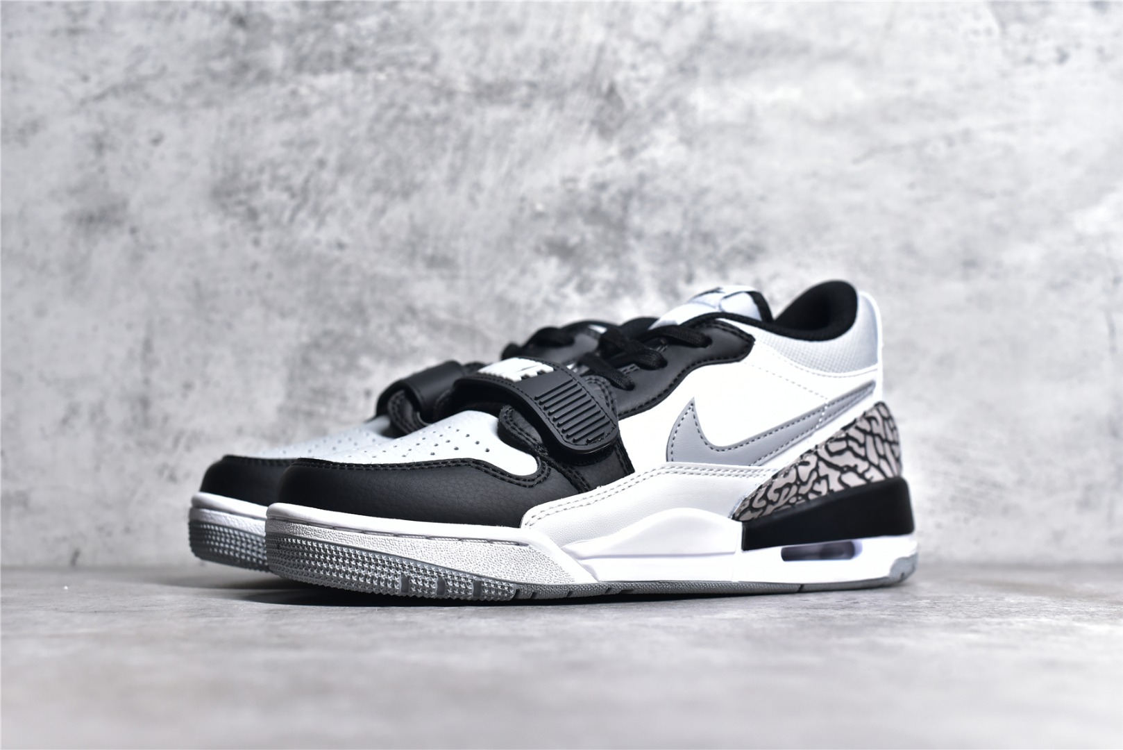 AIR JORDAN LEGACY 312 LOW GREY WHITE BLACK SMOKE GREY