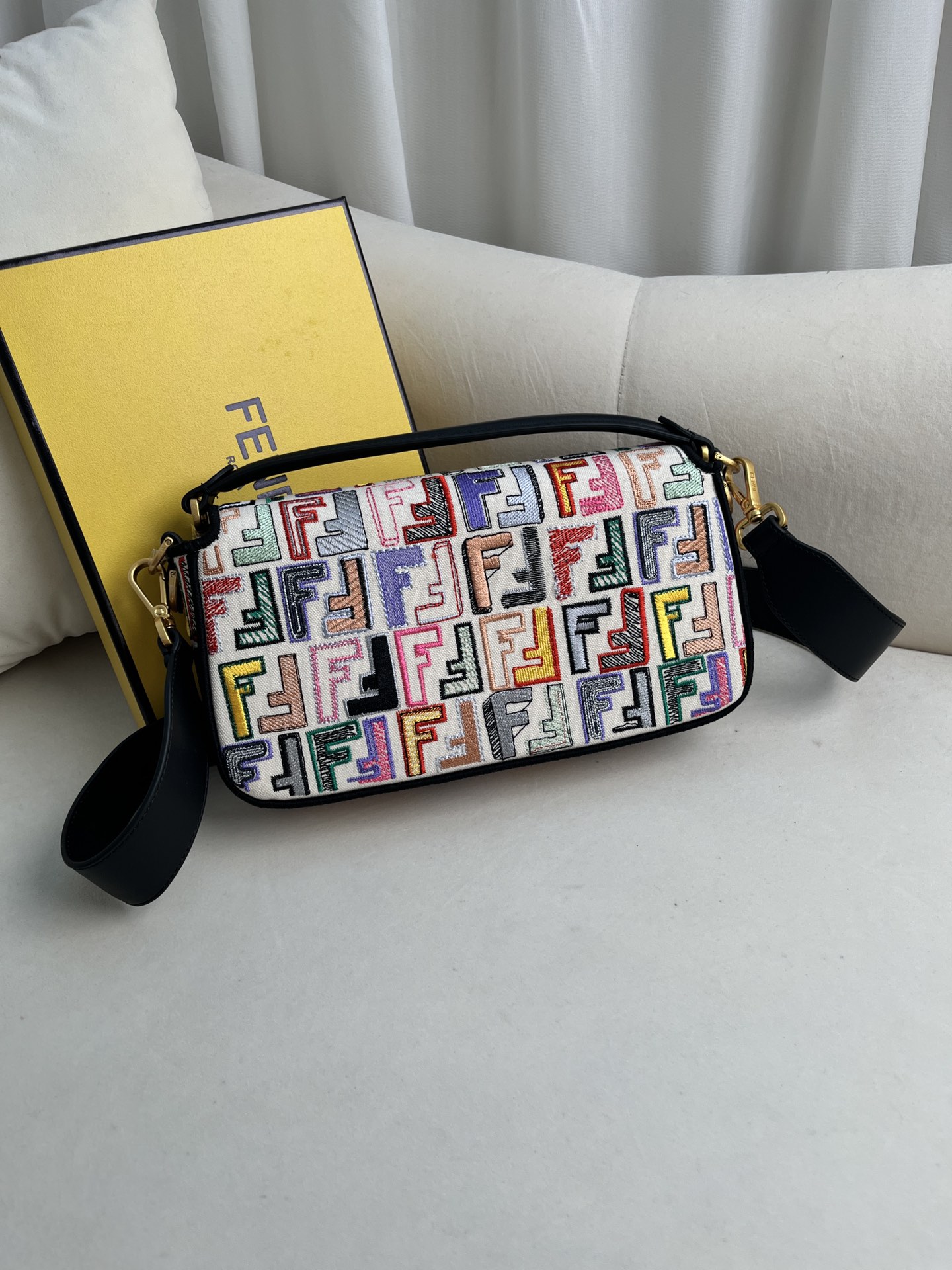 FENDI BAGUETTE SERIES COLOR MODEL NUMBER: 0519