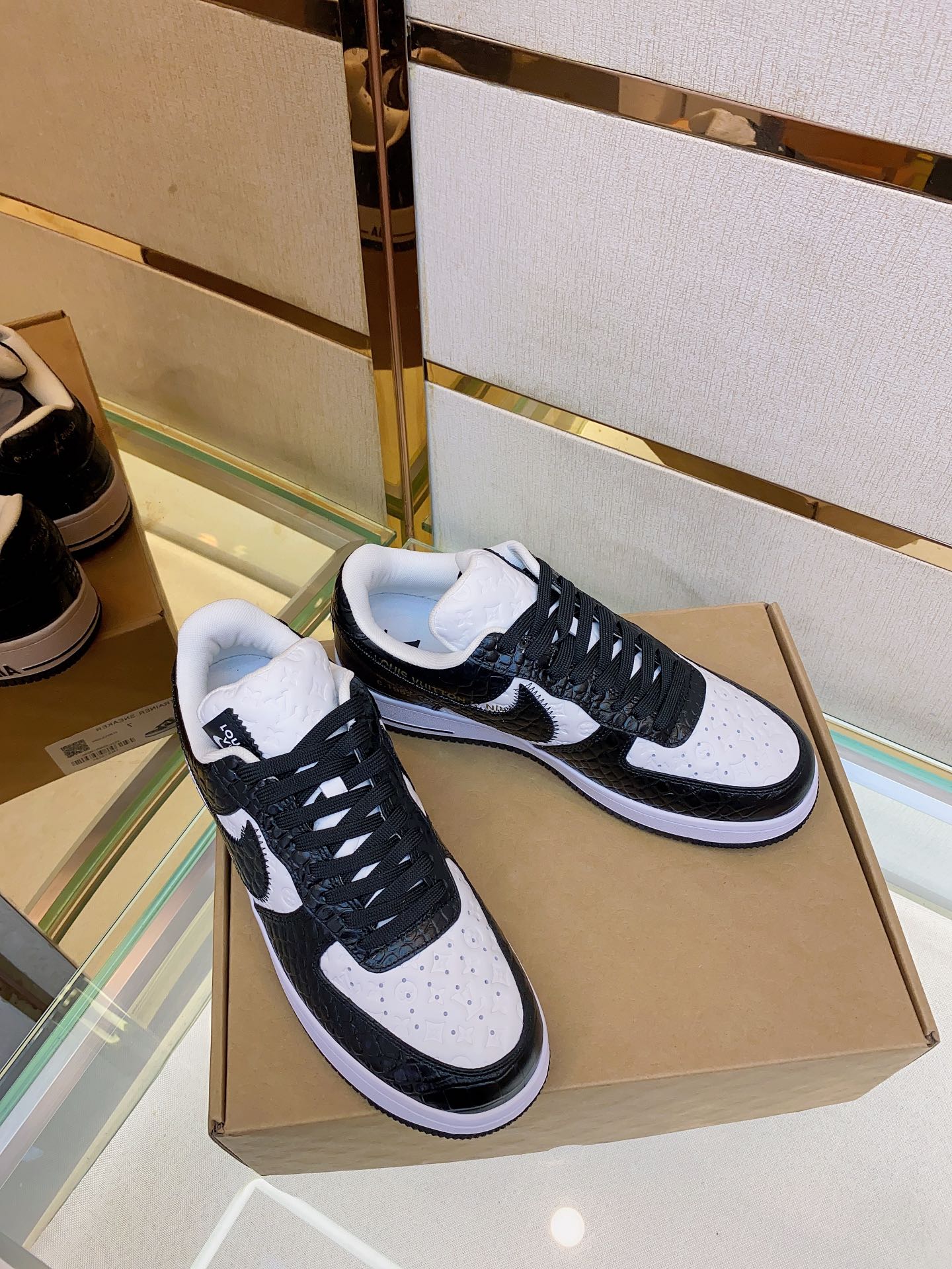 LOUIS VUITTON NIKE JOINT NEW MEN'S ABBESSES SNEAKER