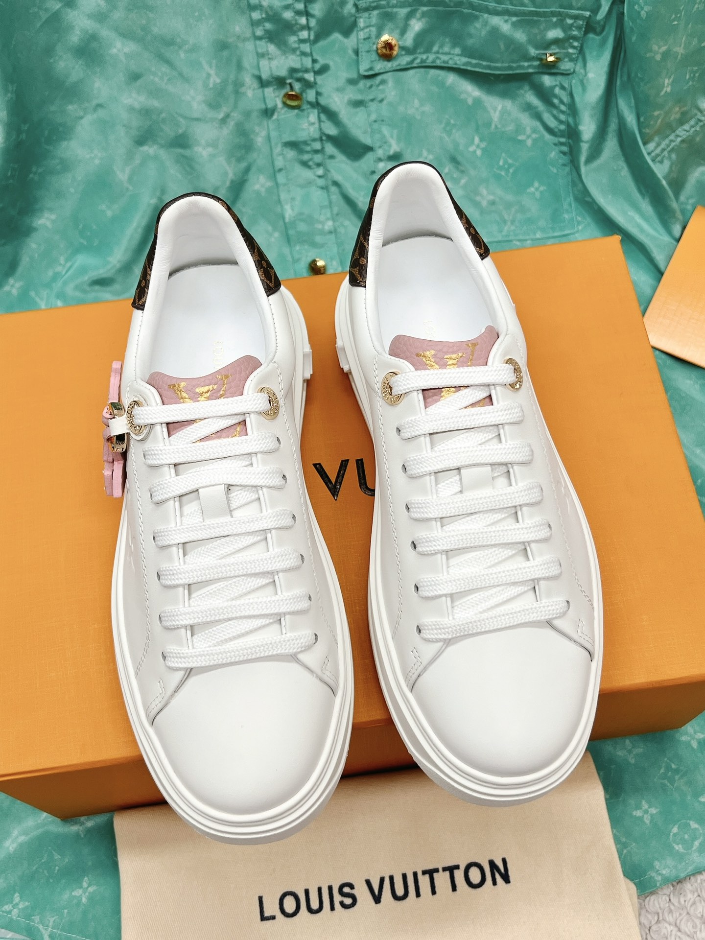 LOUIS VUITTON X YAYOI KUSAMA COOPERATION MODEL CLASSIC WHITE SHOES TIMEO UT WAVE POINT SNEAKERS