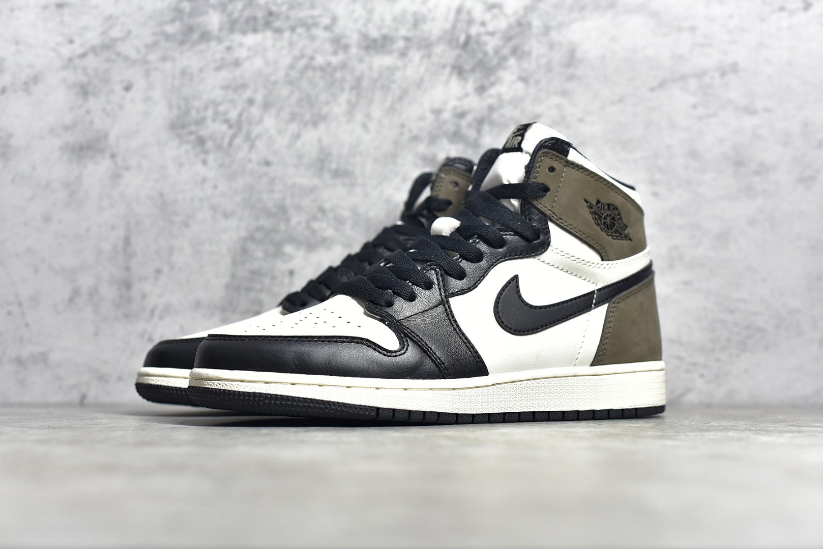 AIR JORDAN 1 RETRO "DARK MOCHA" IN SMALL BARB/MOCHA