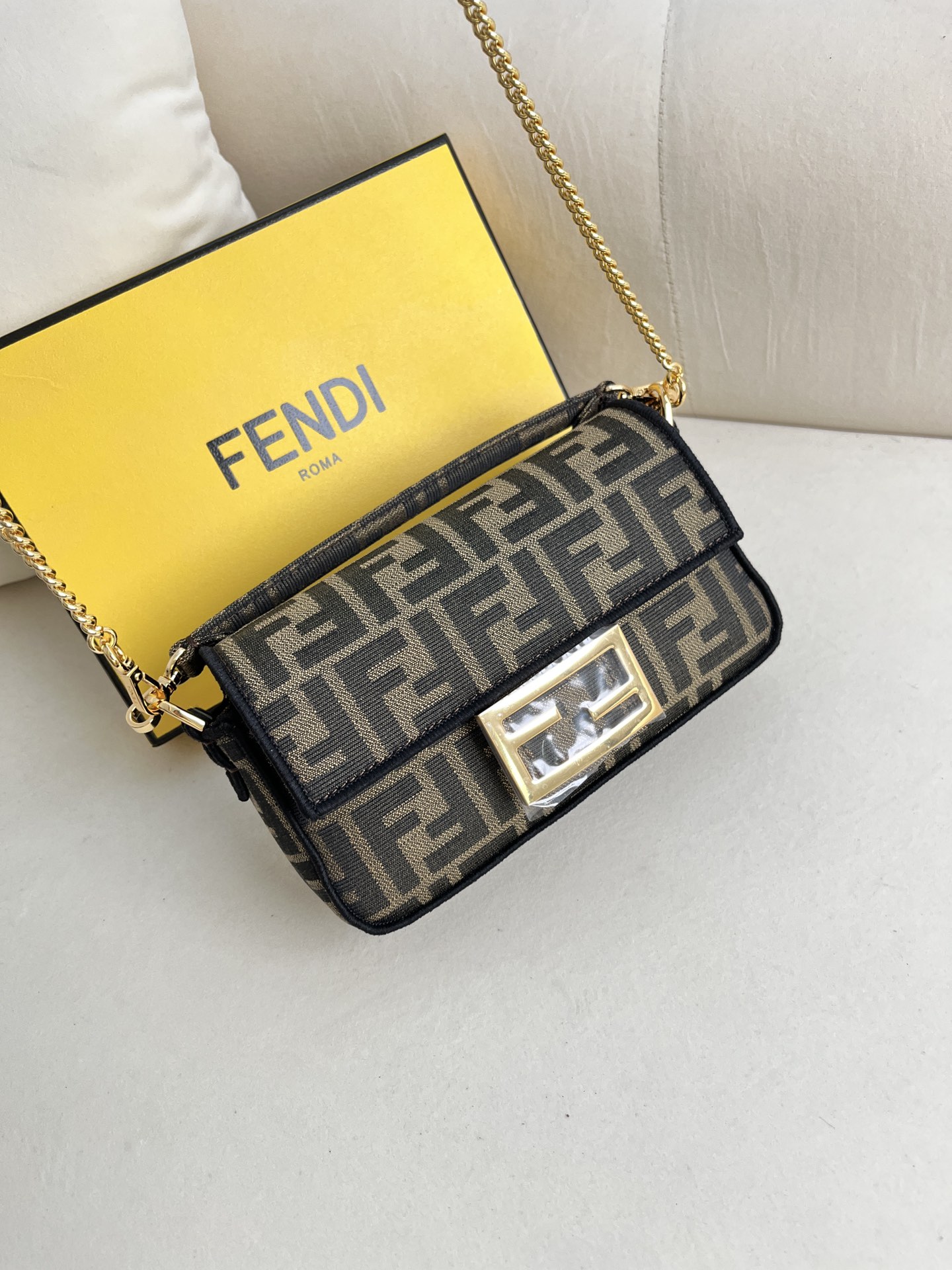 FENDI ICONIC BAGUETTE SMALL CHAIN HANDBAG MODEL NUMBER: 102