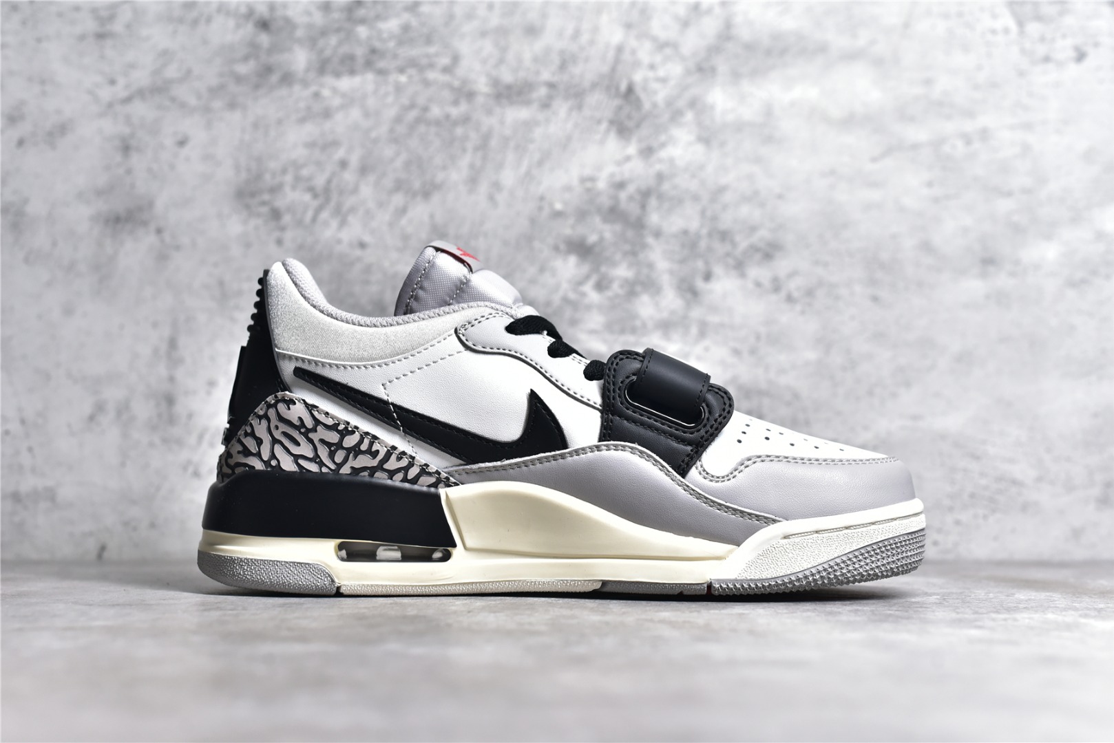 AIR JORDAN LEGACY 312 LOW BLACK WHITE GREY