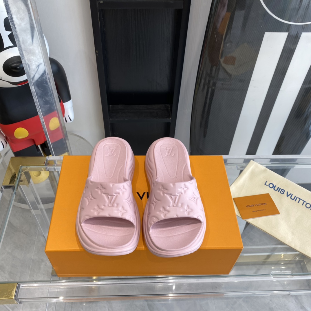 LOUIS VUITTON PLATFORM SLIPPERS POOL PILLOW COMFORT WILL ENTER THE SERIES