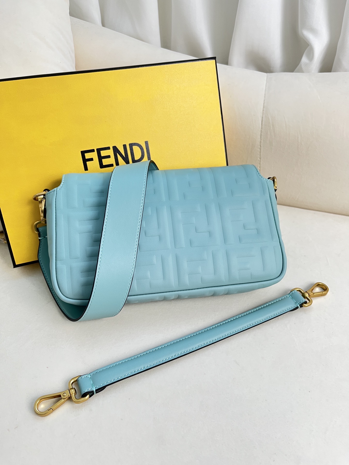 FENDI BAGUETTE LEATHER HANDBAG MODEL NUMBER: 211