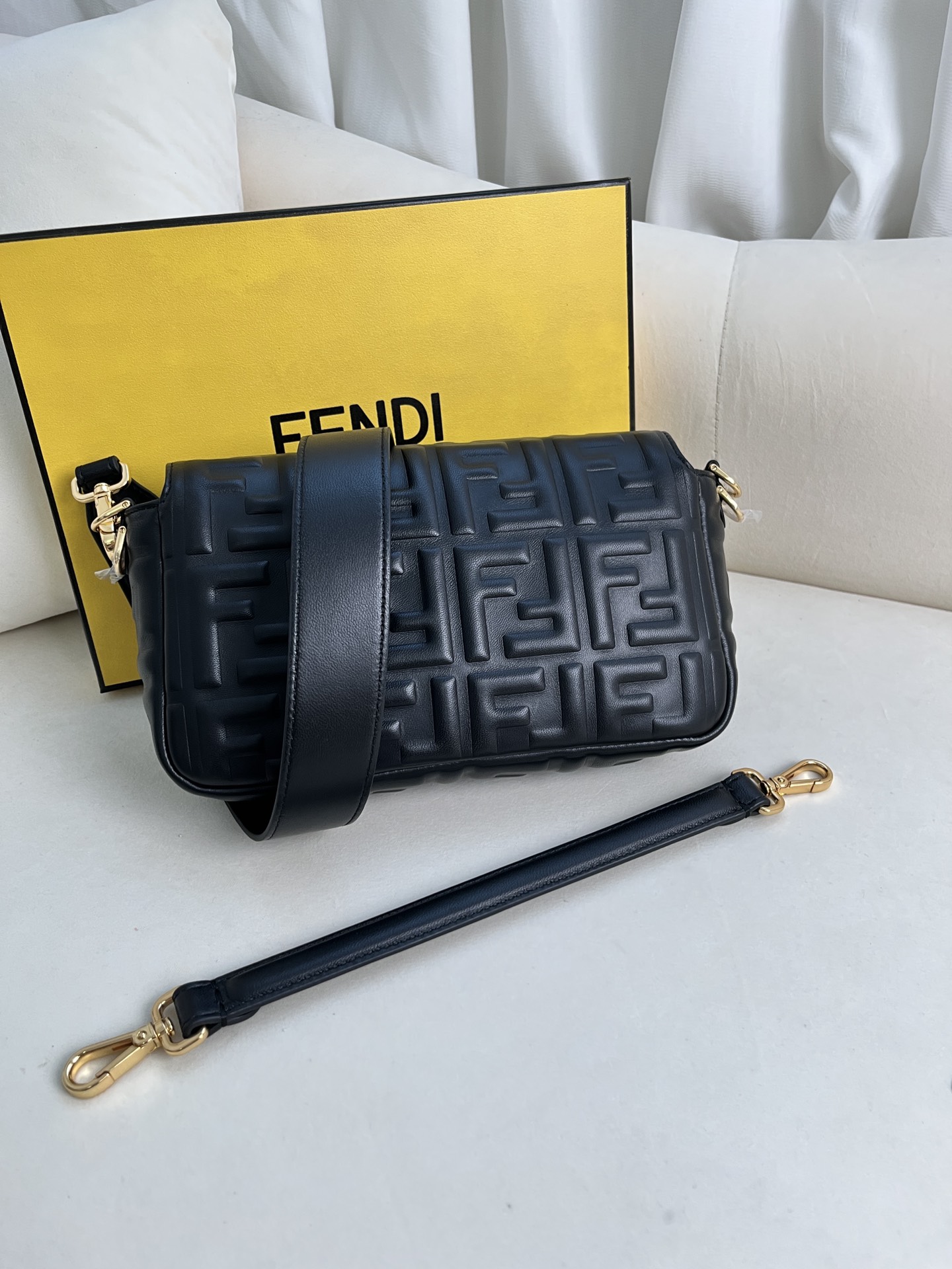 FENDI BAGUETTE LEATHER HANDBAG MODEL NUMBER: 211