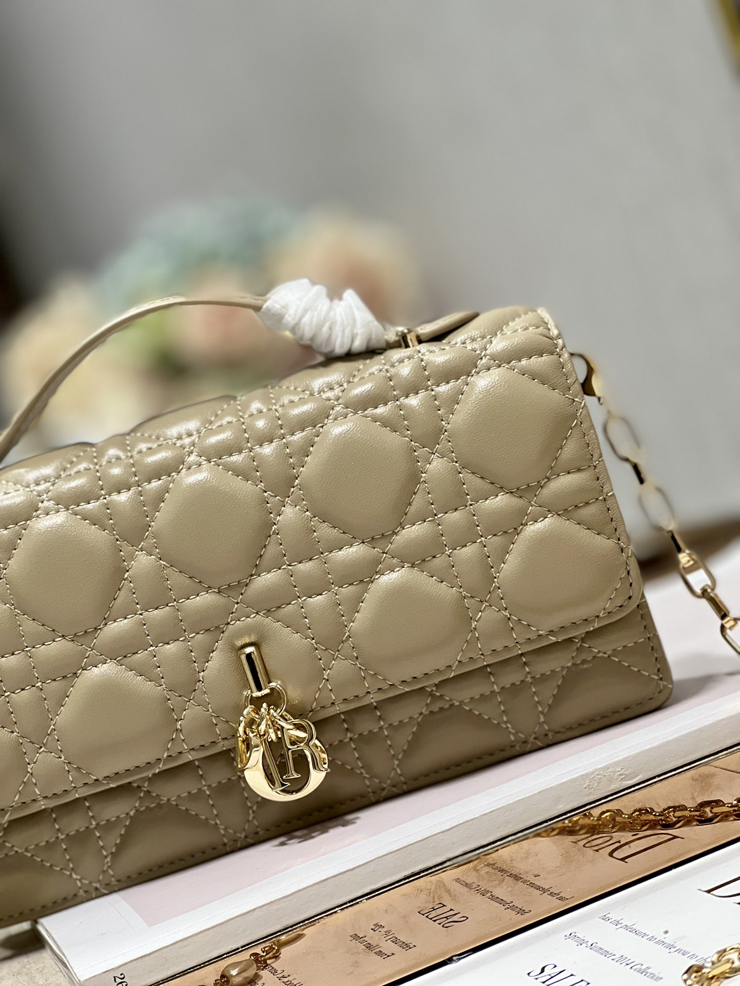 DIOR PEARL HANDBAG MODEL: 0980