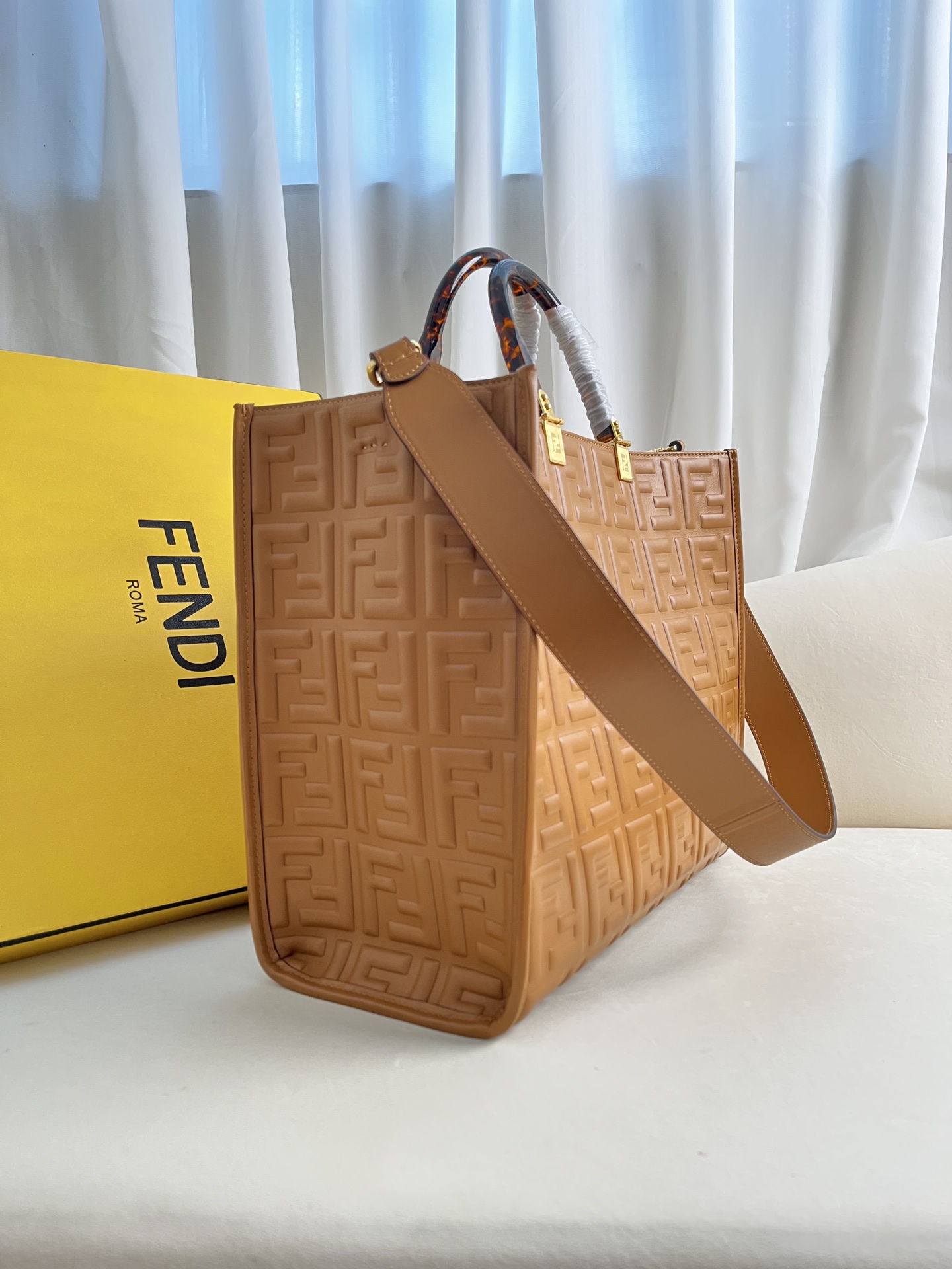 FENDI MEDIUM SUNSHINE SHOPPING HANDBAG MODEL NUMBER: 877