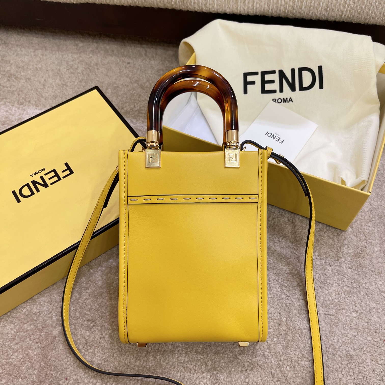 FENDI LOGO EMBOSSED TORTOISESHELL PORTABLE CROSSBODY CUTE