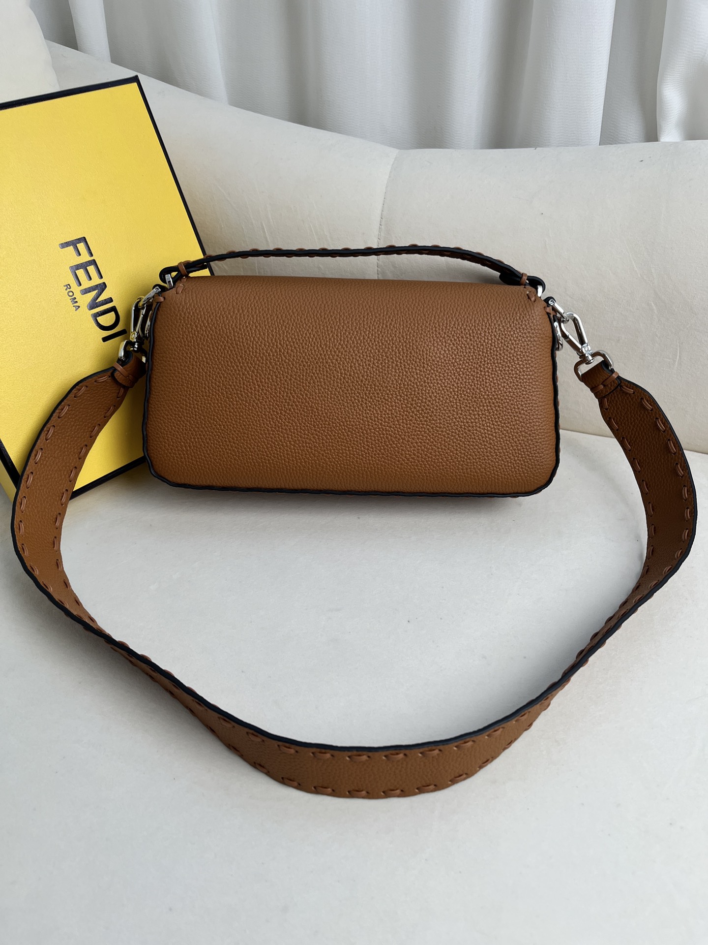 FENDI BAGUETTE SERIES LYCHEE PATTERN MODEL NUMBER: 600