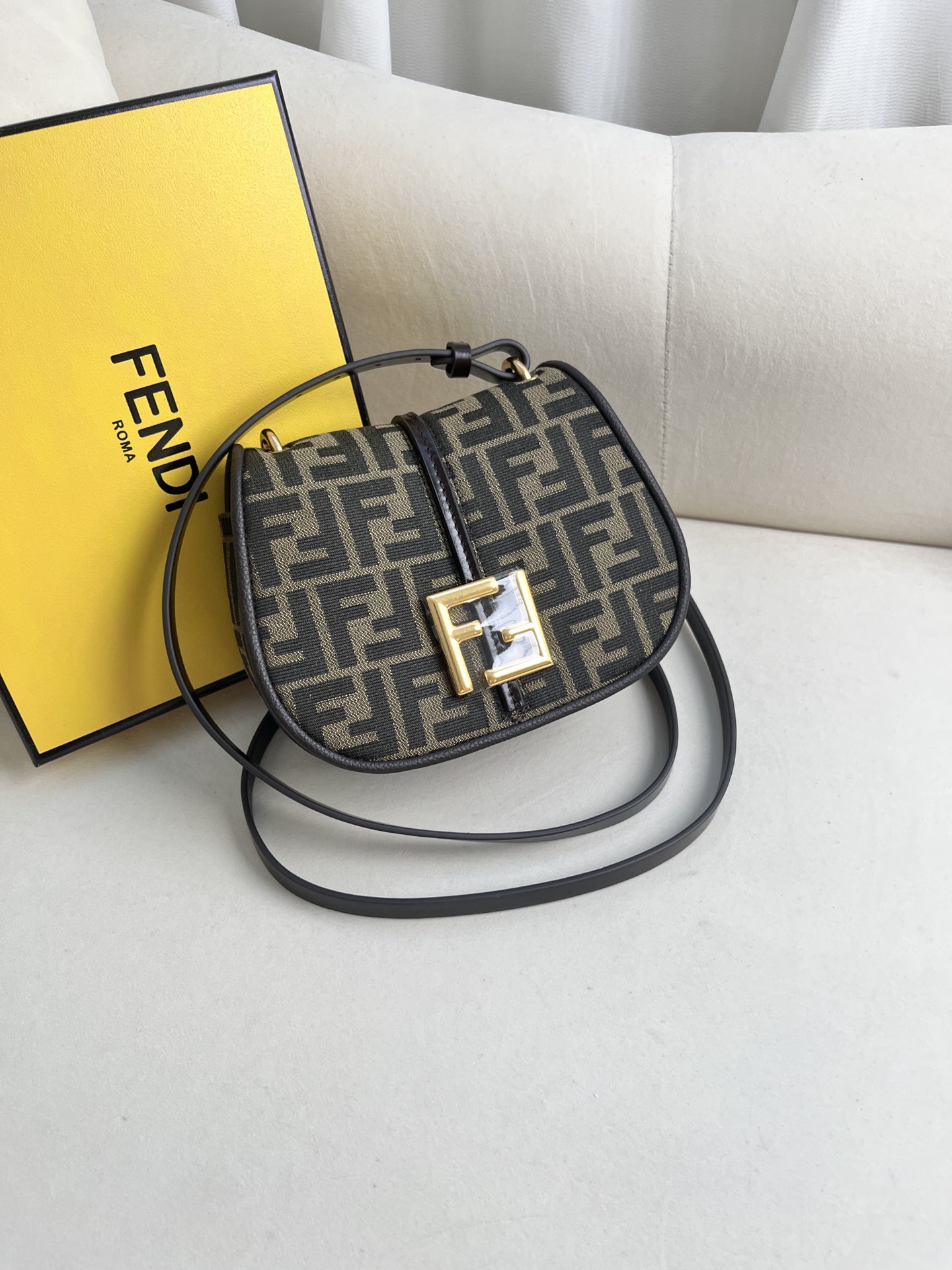 FENDI CMON SMALL HANDBAG MODEL: 508