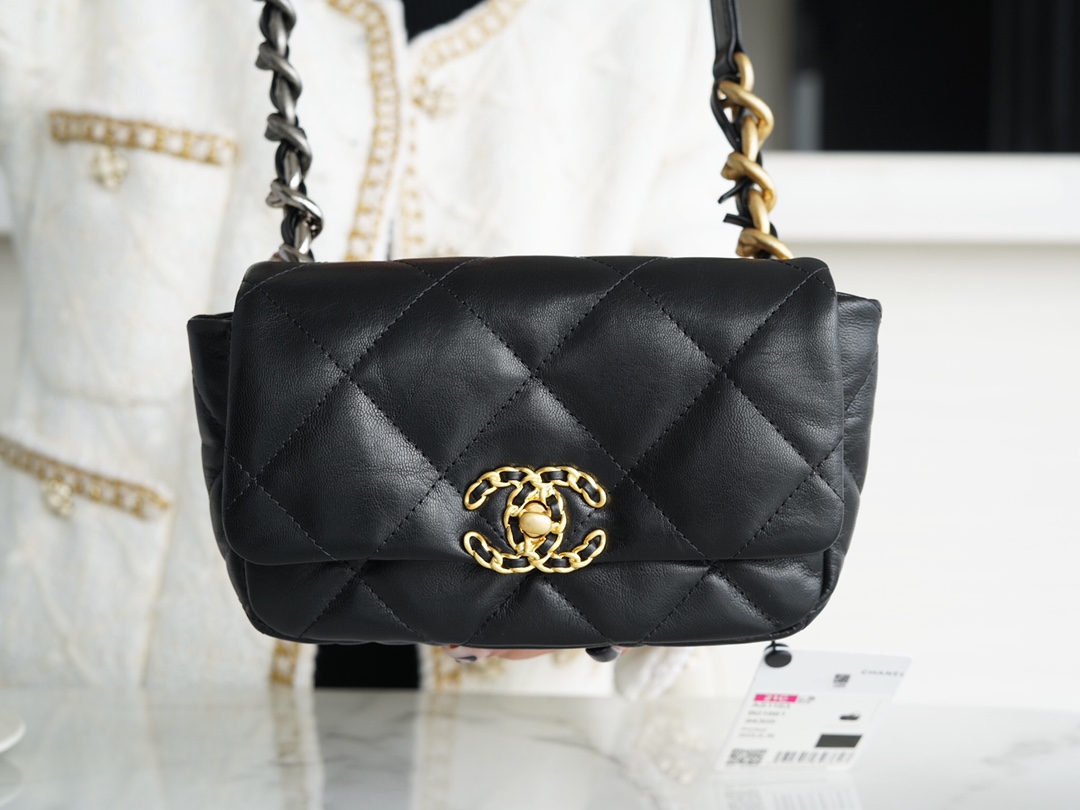 CHANEL 19 BAG CLASSIC BLACK FANNY PACK