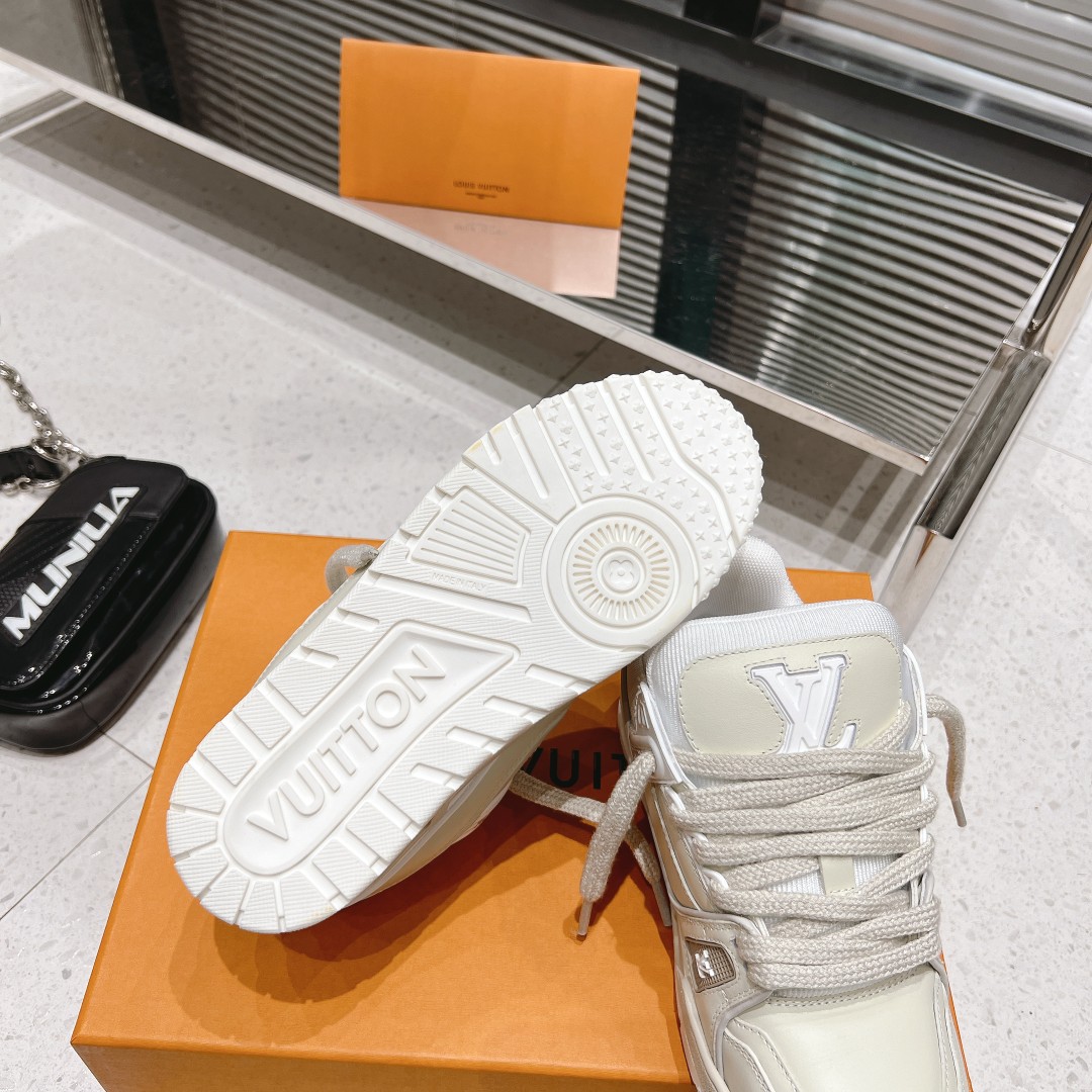 LOUIS VUITTON COUPLE'S RUNWAY SHOW NEW BASKETBALL SNEAKERS