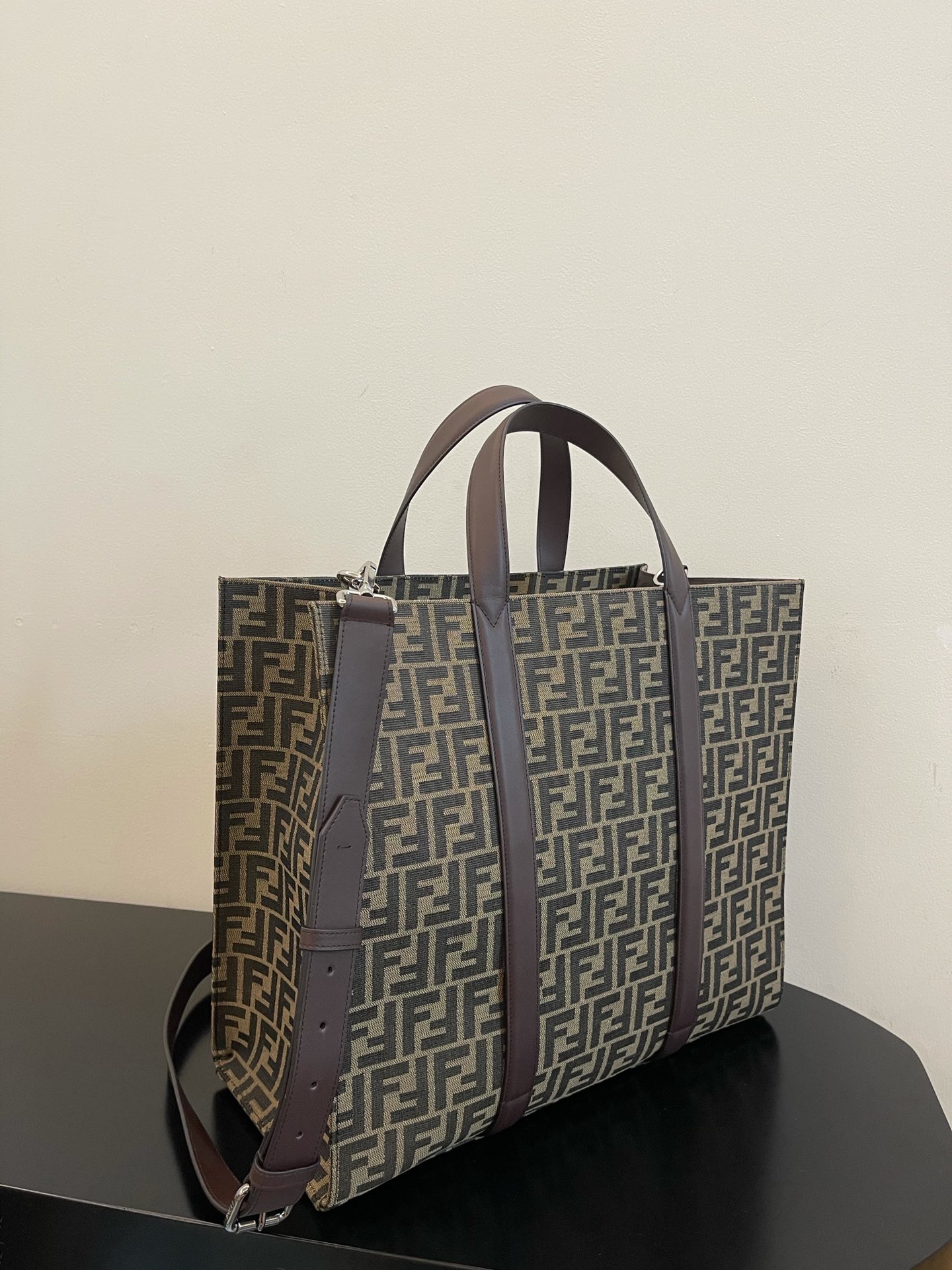 FENDI MEN'S PRESBYOPIA TOTE BAG