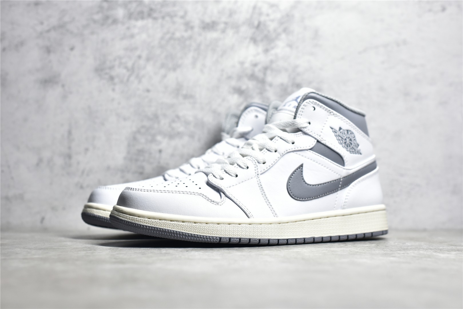 AIR JORDAN 1 MID WHITE GREY