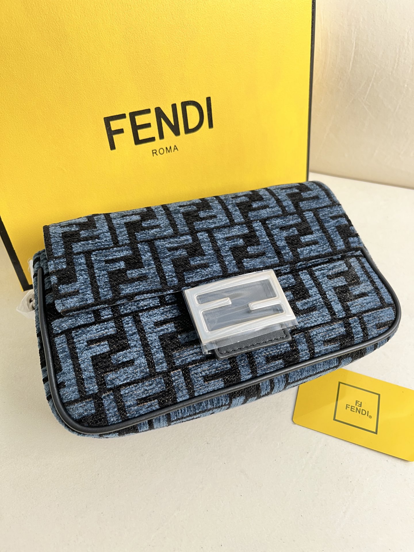 FENDI BAGUETTE BROCADE FABRIC TYPE: 232