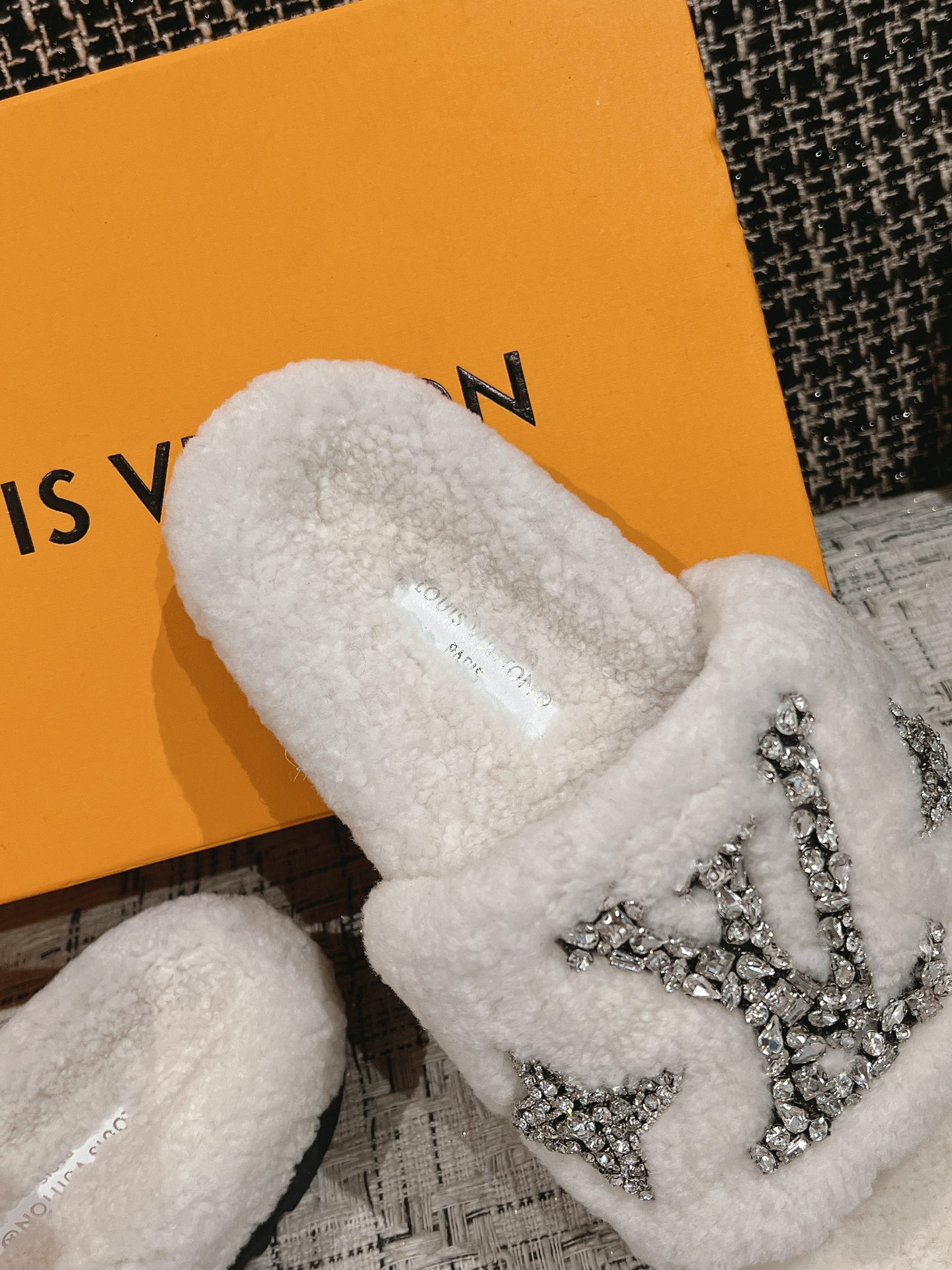 LOUIS VUITTON WOOL THICK SOLE SLIPPERS