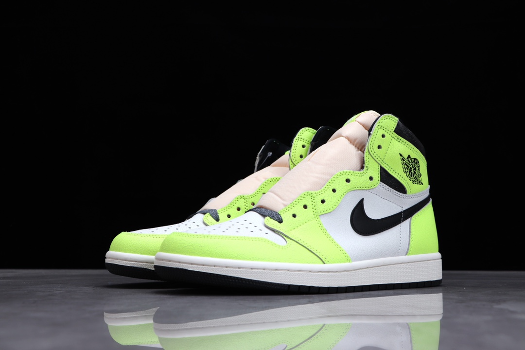 AIR JORDAN 1 HIGH OG "VOLT" IN FLUORESCENT GREEN