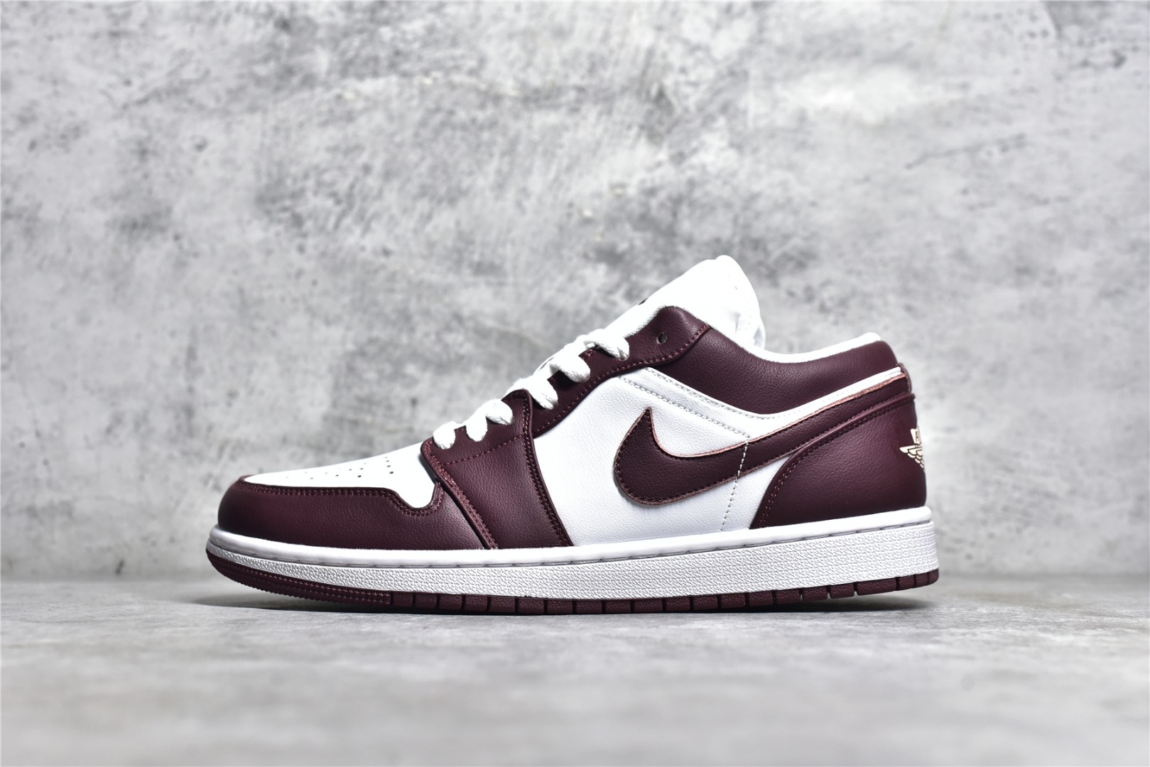 AIR JORDAN AJ1 LOW TOP PURPLE AND WHITE