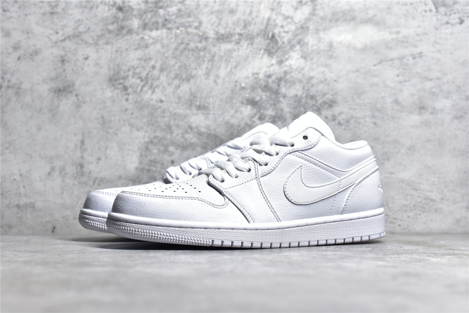 AIR JORDAN AJ1 LOW TOP WHITE