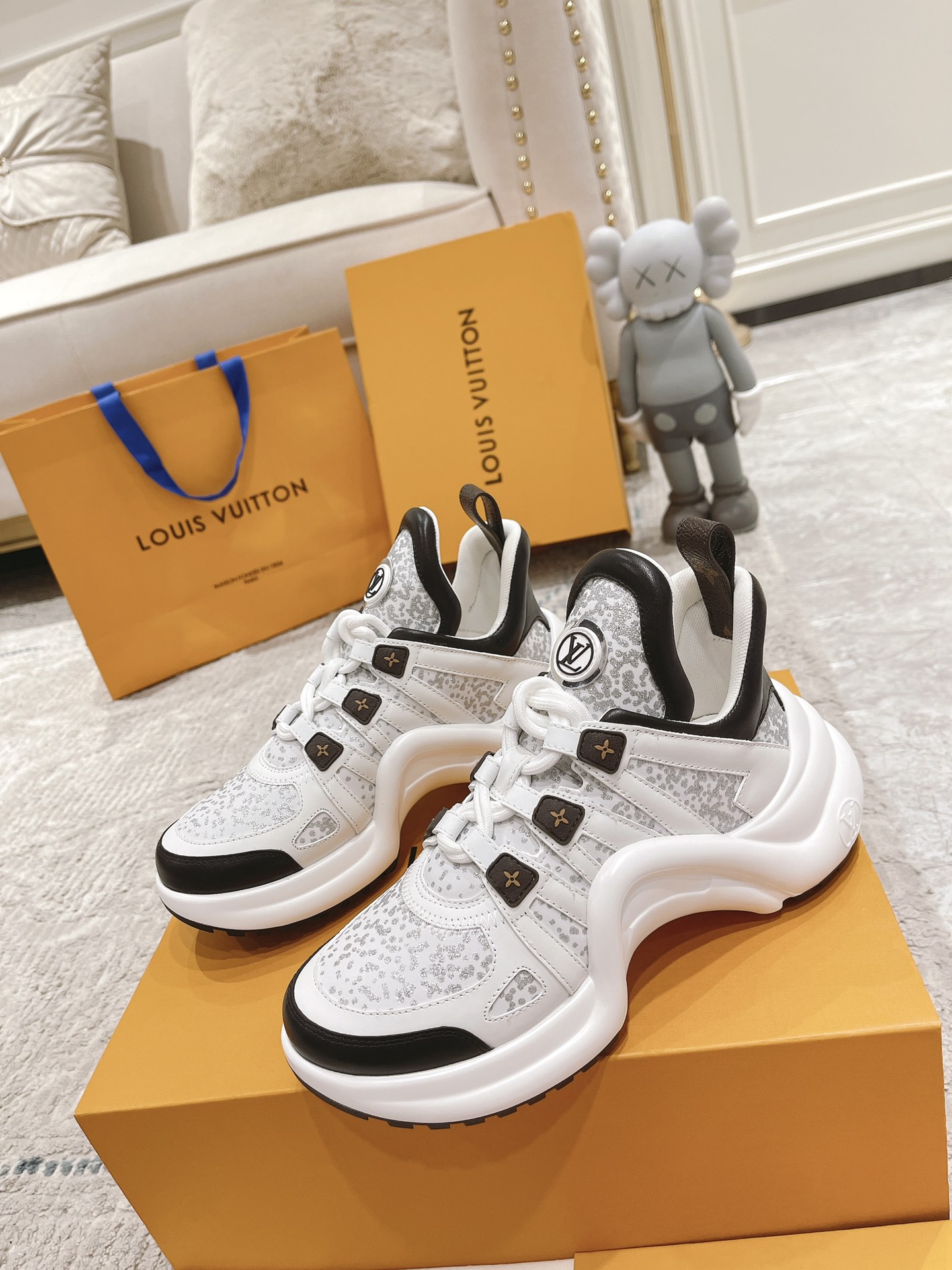 LOUIS VUITTON ARCHLIGHT DONKEY BRAND LOUIS VUITTON CASUAL SPORTS DAD SHOES