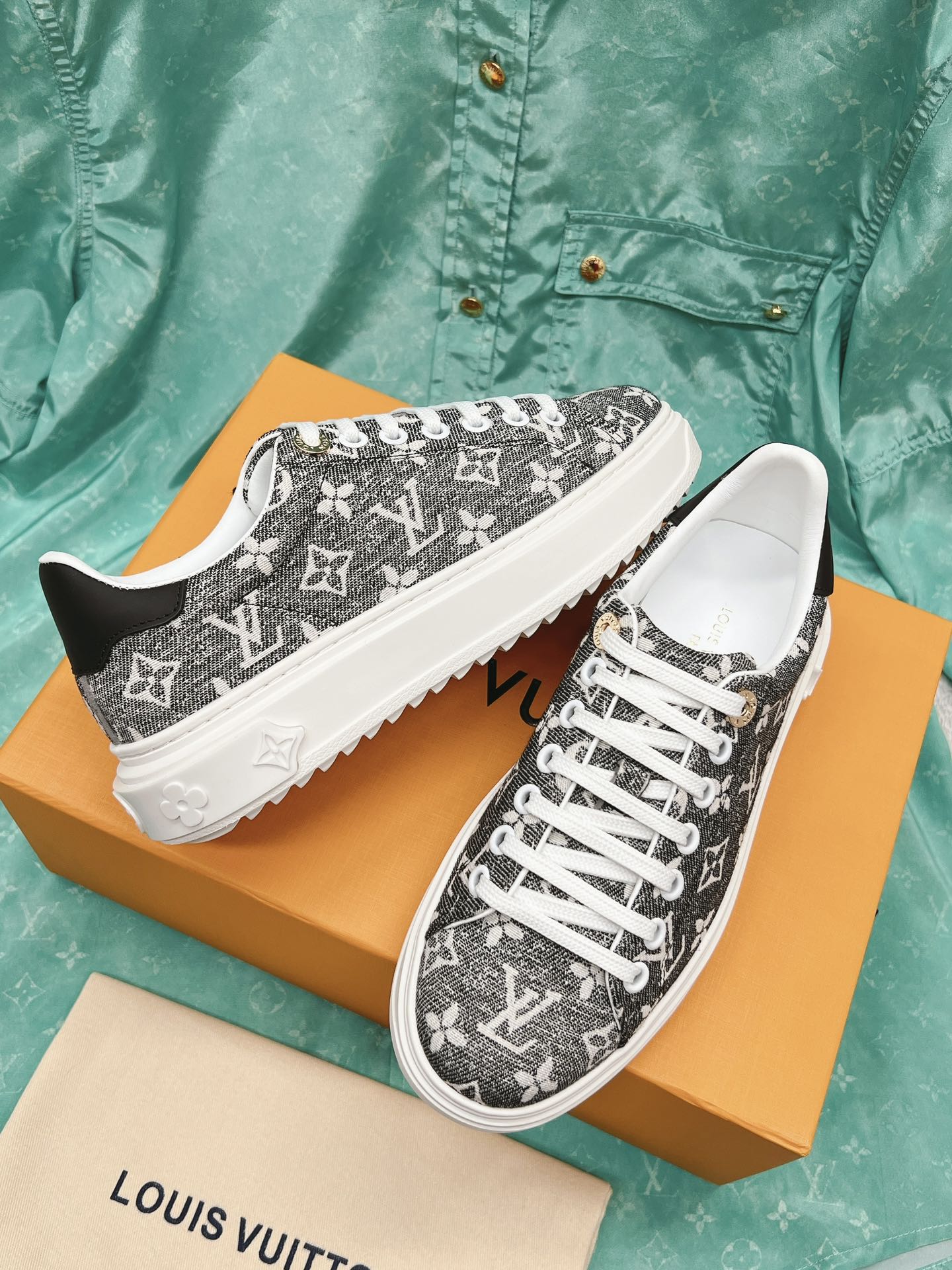 LOUIS VUITTON X YAYOI KUSAMA COOPERATION MODEL CLASSIC WHITE SHOES TIME OUT WAVE POINT SNEAKERS