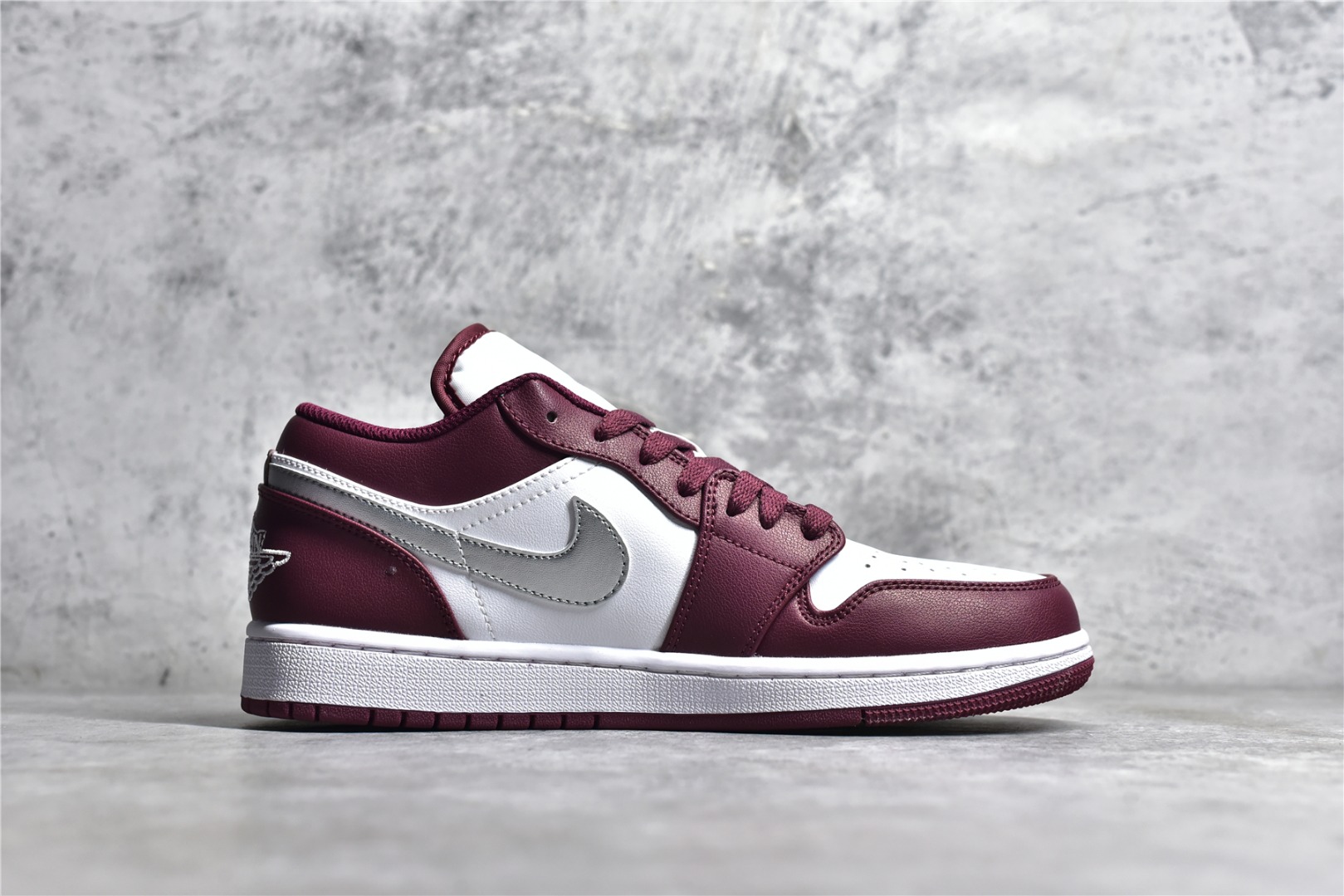 AIR JORDAN AJ1 LOW TOP PURPLE AND WHITE