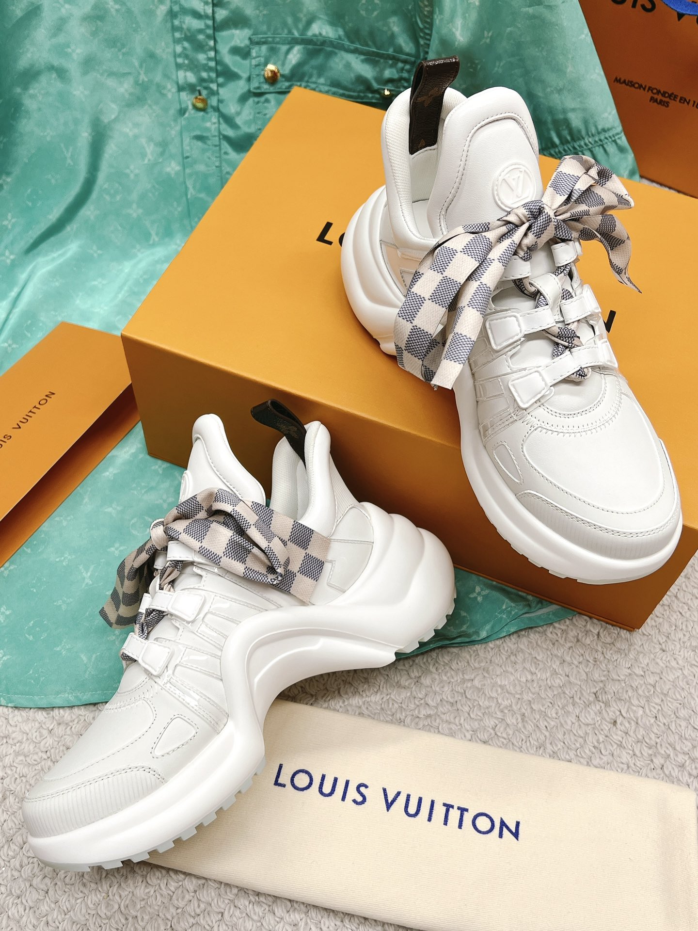 LOUIS VUITTON 2023 NEW COLOR SERIES OLD SHOES