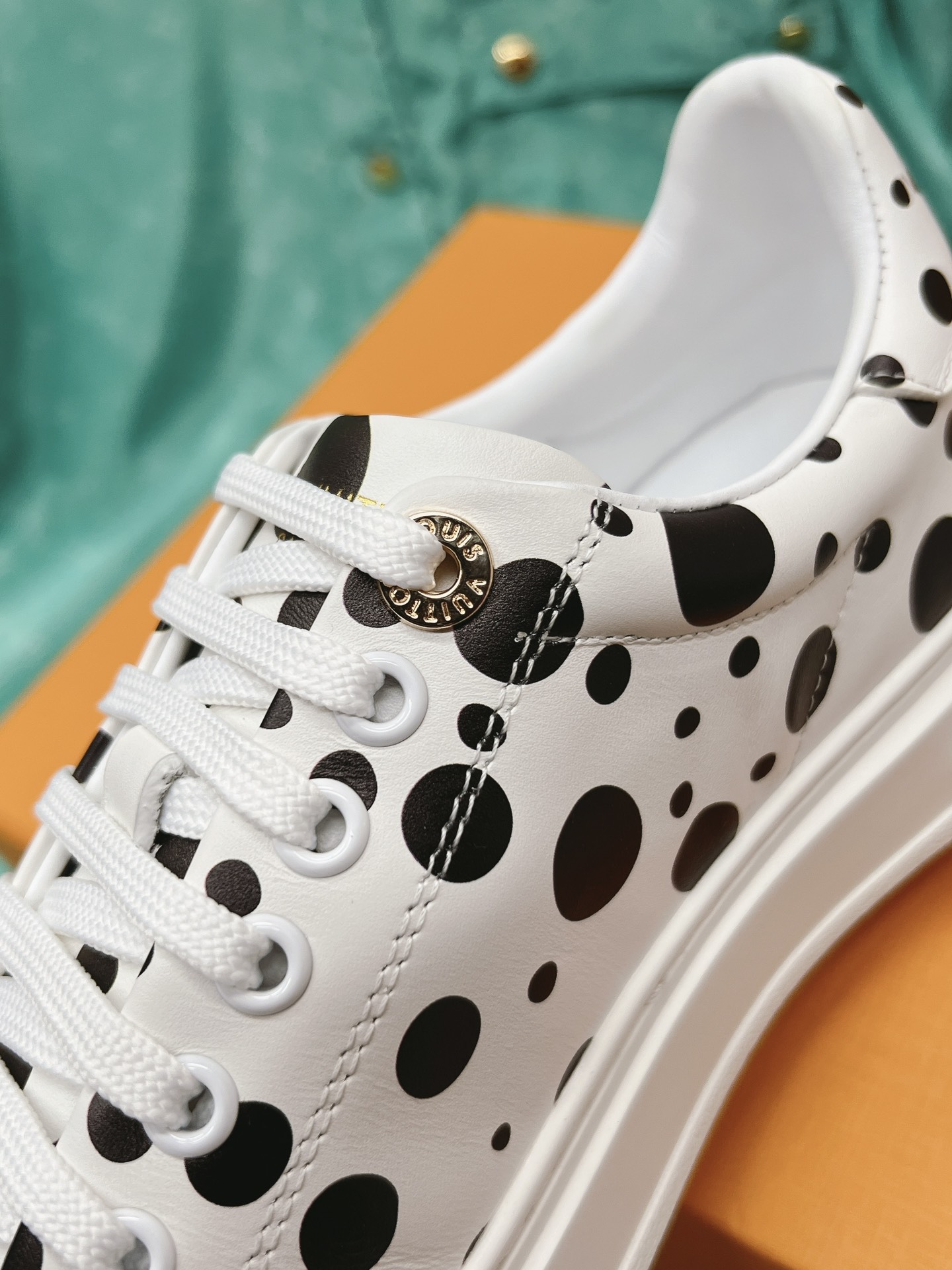 LOUIS VUITTON X YAYOI KUSAMA COOPERATION MODEL CLASSIC WHITE SHOES TIME OUT WAVE POINT SNEAKERS