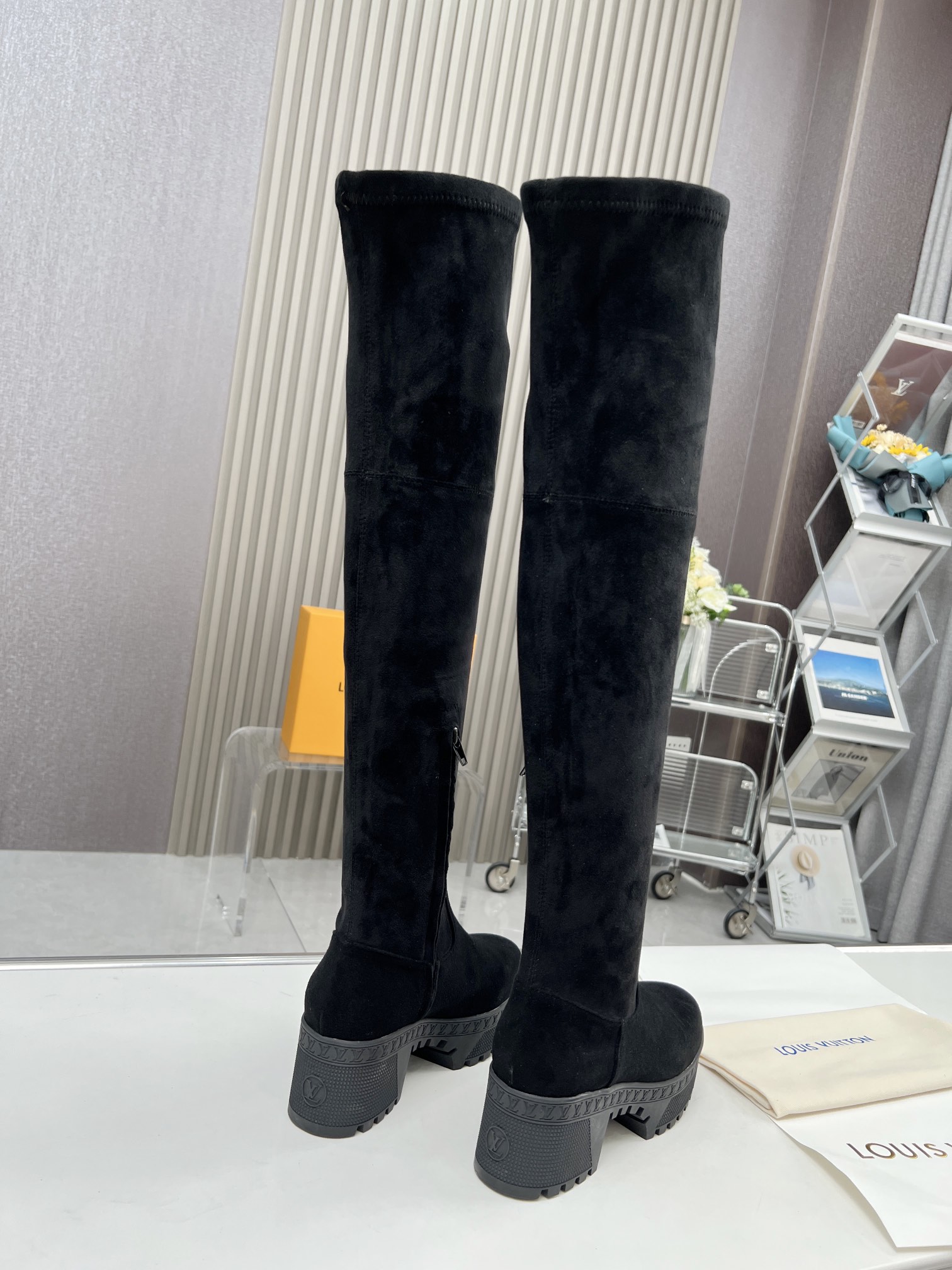 LOUIS VUITTON SHOW NEW LONG BOOTS