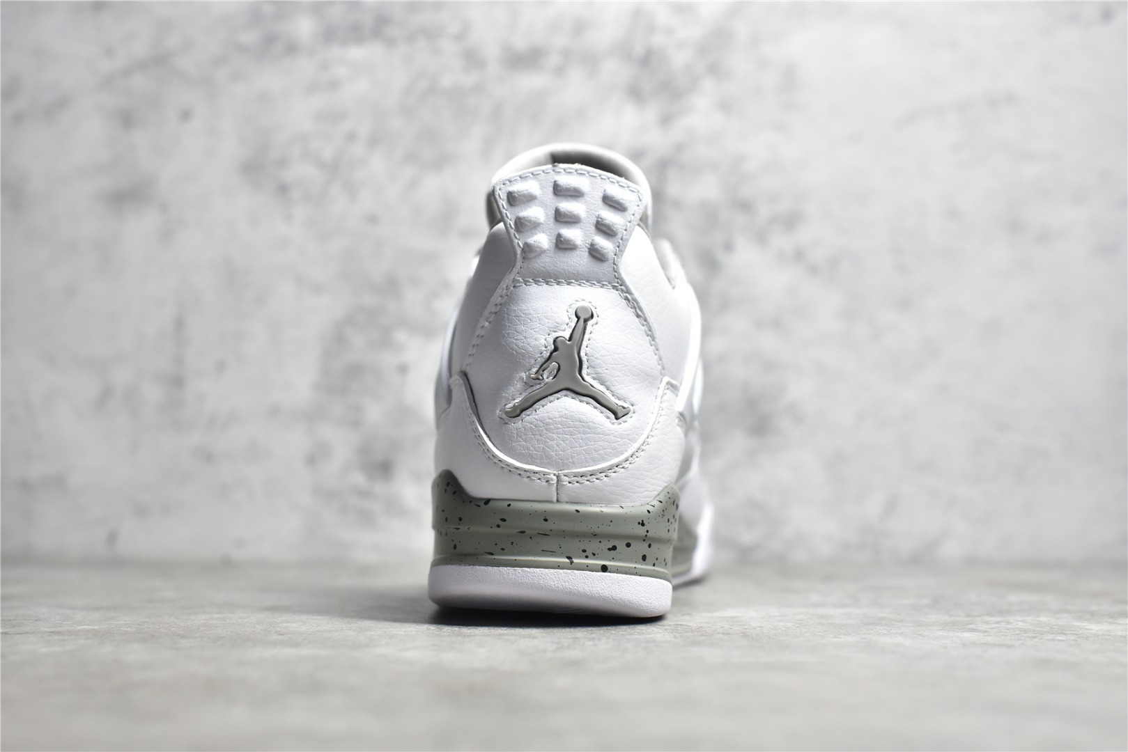 AIR JORDAN 4 WHITE CEMENT