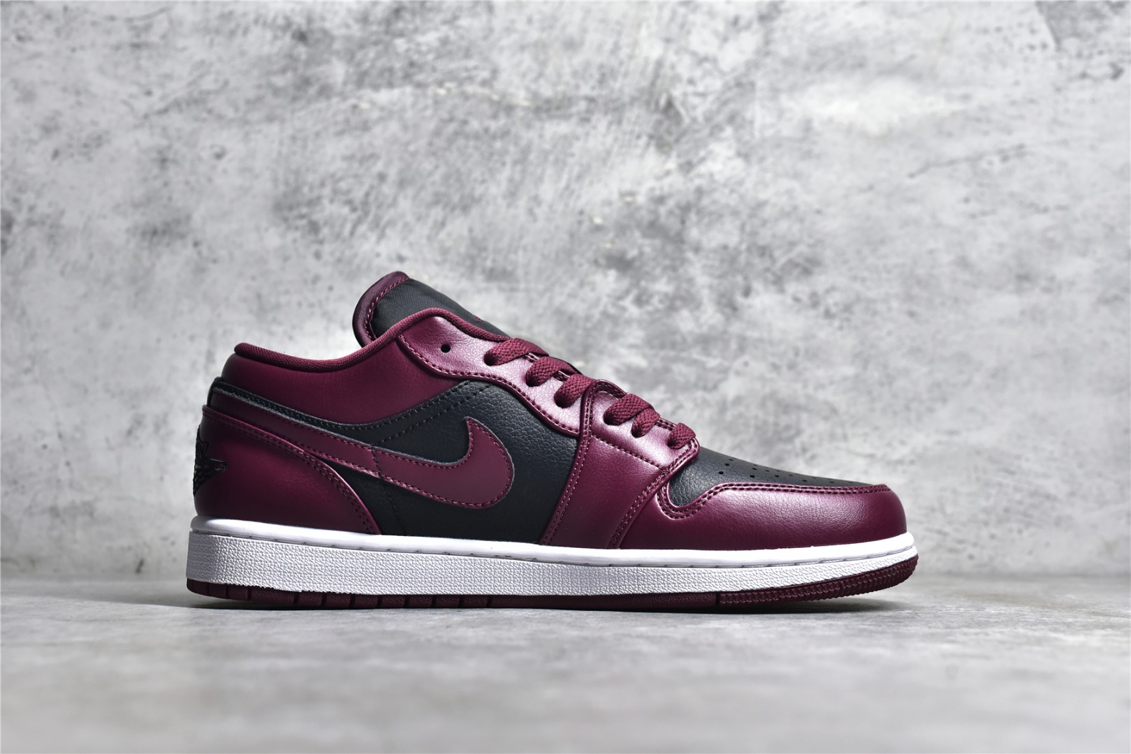 AIR JORDAN AJ1 LOW TOP PURPLE & BLACK