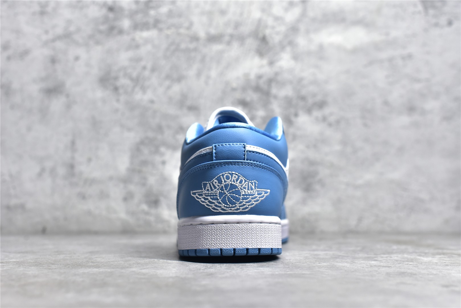 AIR JORDAN AJ1 LOW TOP BLUE AND WHITE