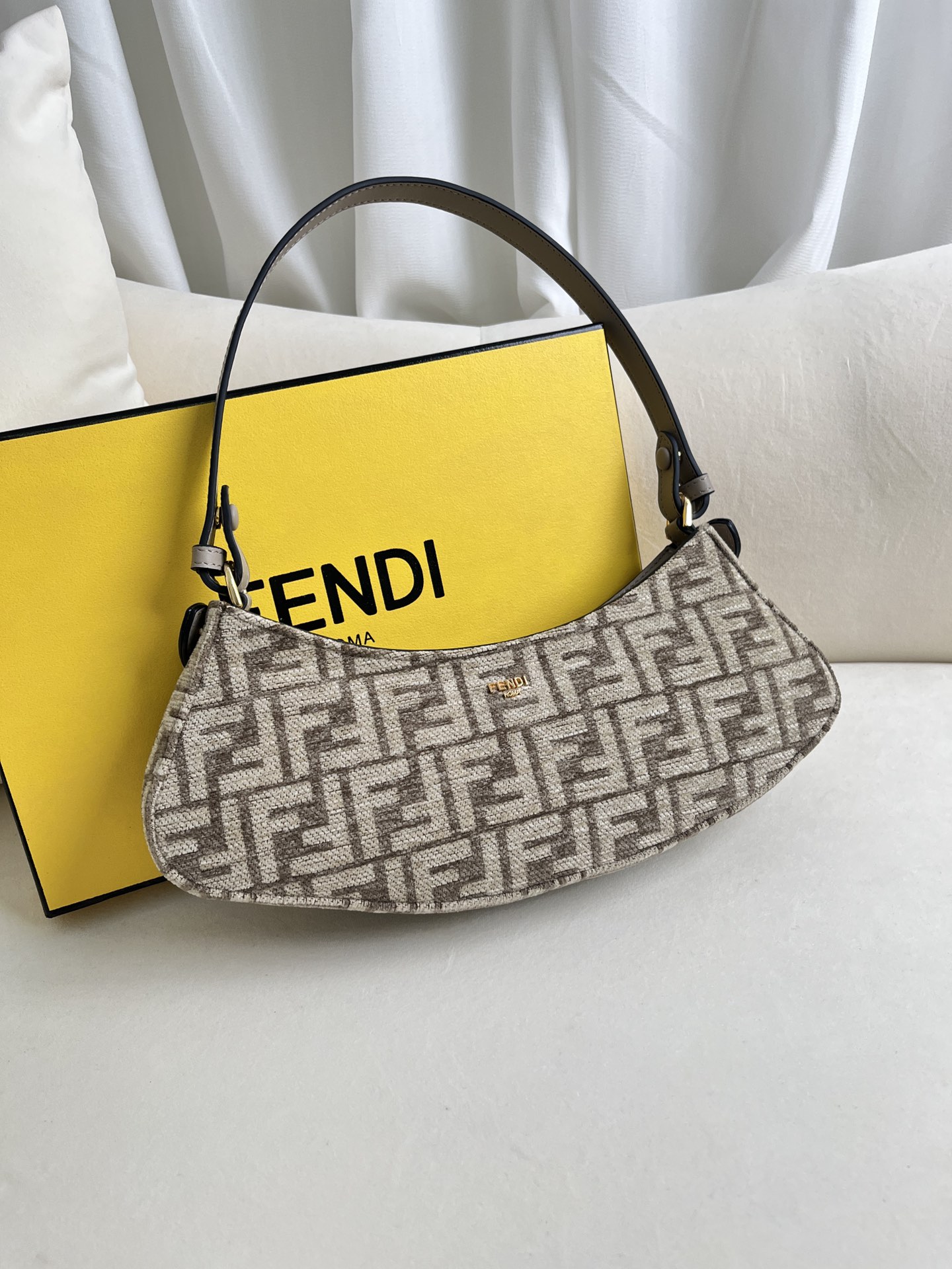 FENDI LEATHER HANDBAG MODEL NUMBER: 225