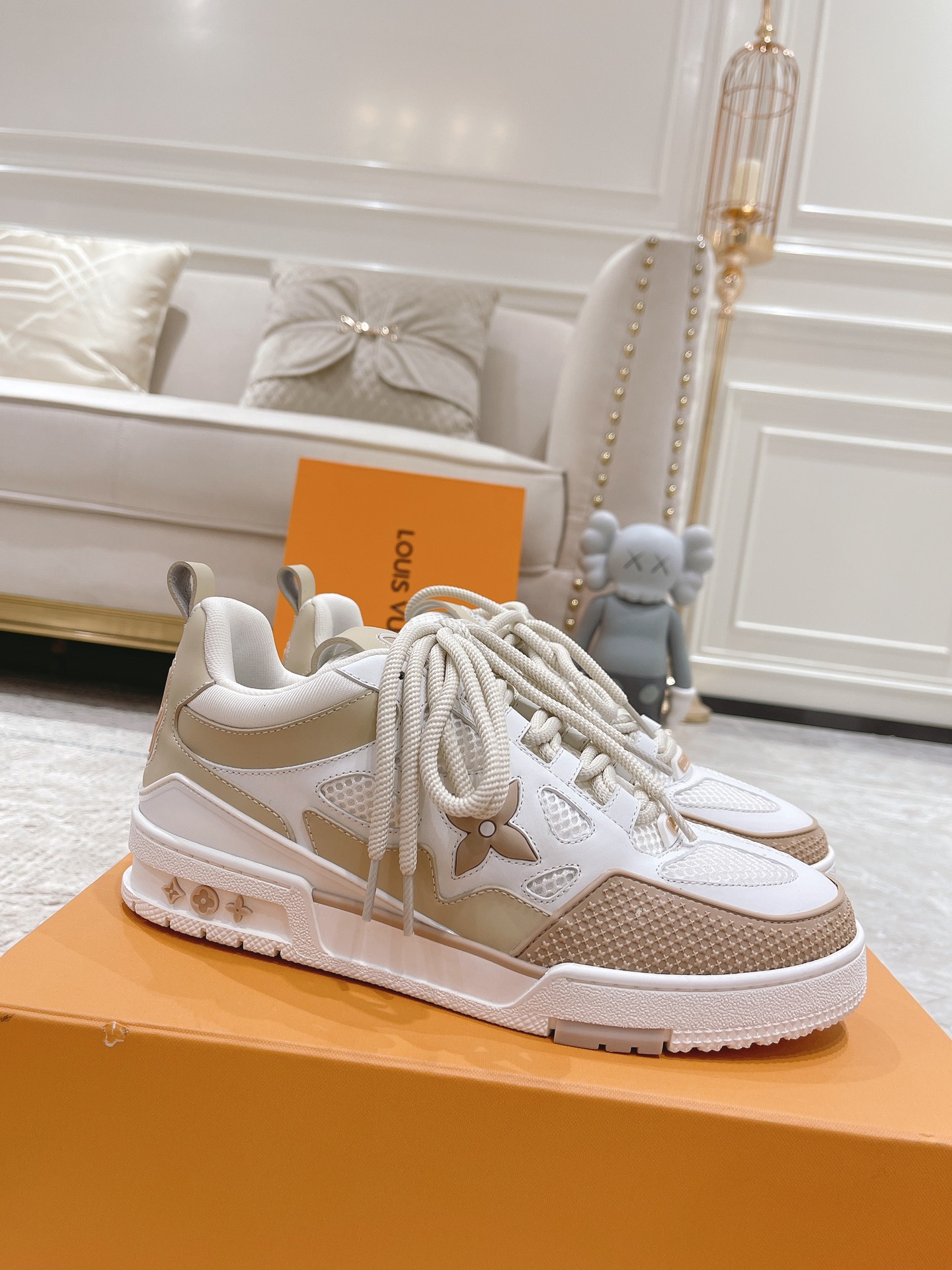 LOUIS VUITTON COUPLE MODELS DIY BUCKLE SNEAKERS